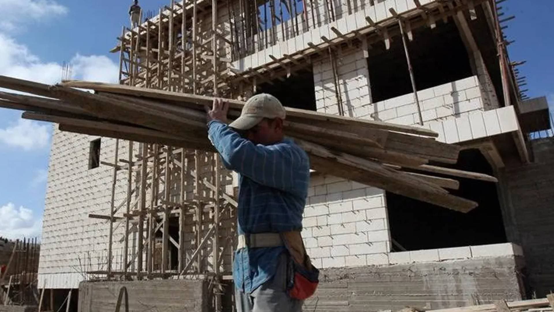 بيان للداخلية والعمل والأمن العام: أي عامل غير أردني يضبط وهو يعمل دون تصريح سيتم تسفيره فورا