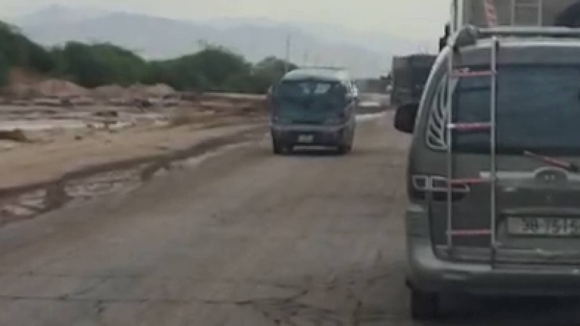مراسل رؤيا: إعادة فتح طريق وادي عربة بالاتجاهين بعد إغلاقه بسبب السيول الجارفة