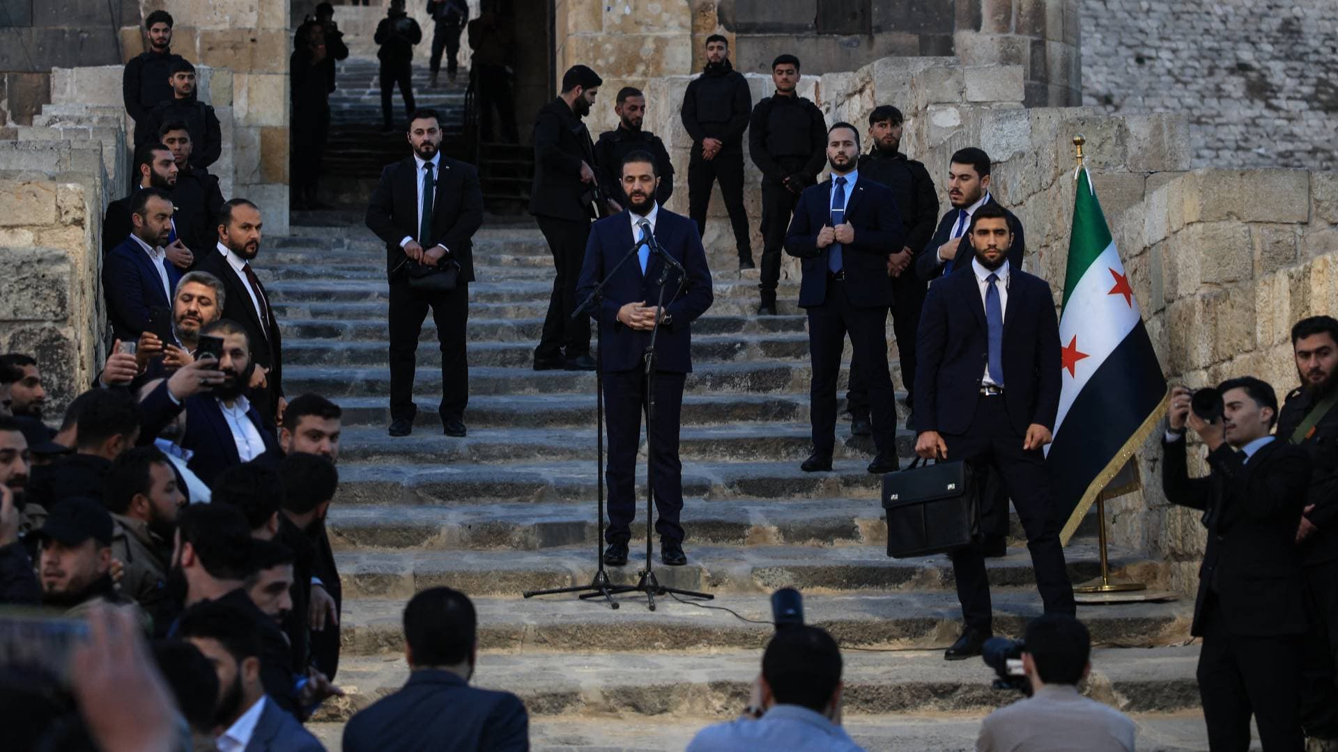 الشرع يحيي ذكرى تحرير حلب ويعد بإعمارها: بداية فصل جديد لسوريا.. فيديو