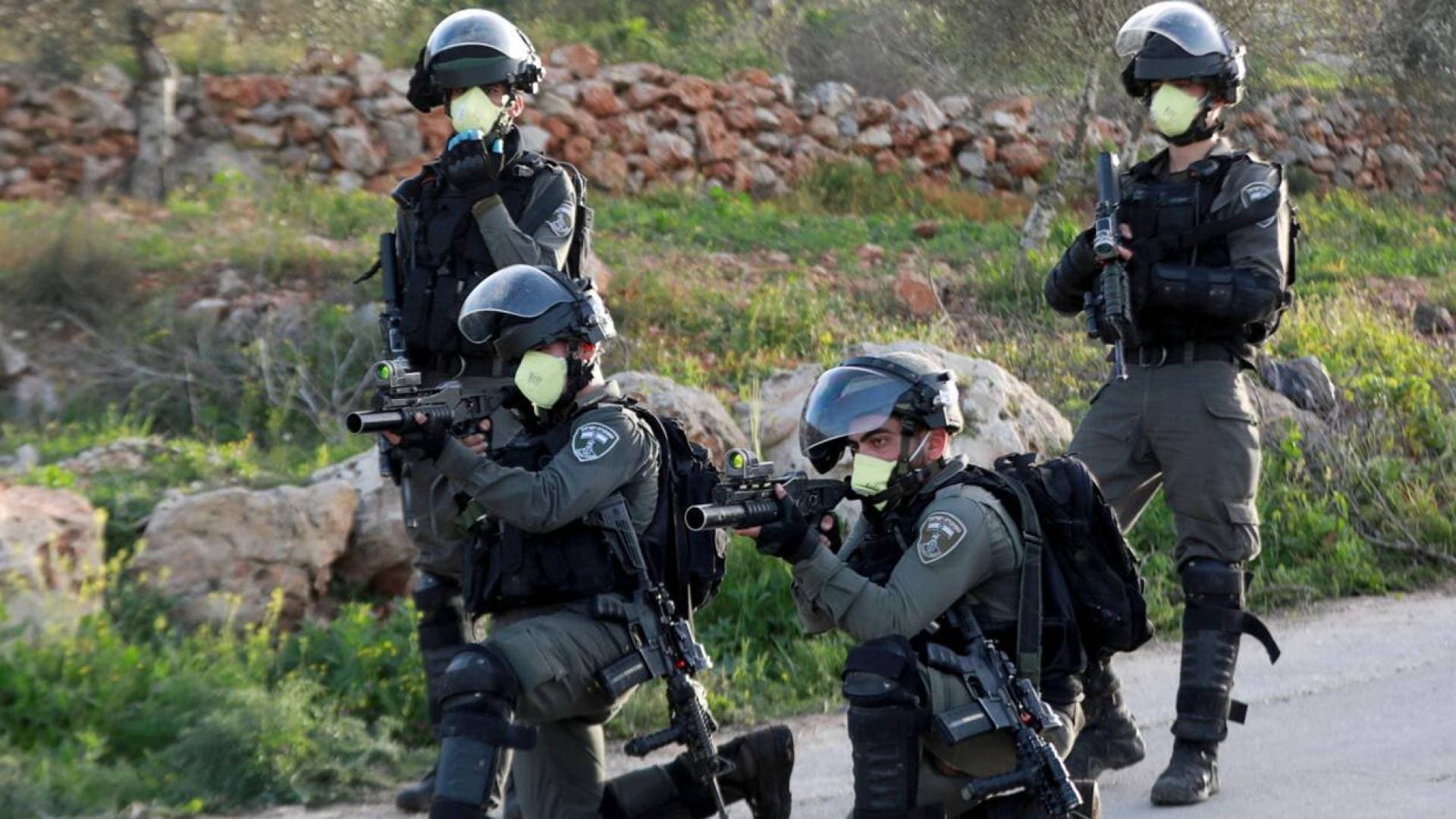 محافظة القدس: إصابة شاب فلسطيني برصاص الاحتلال قرب جدار الفصل العنصري في بيت حنينا