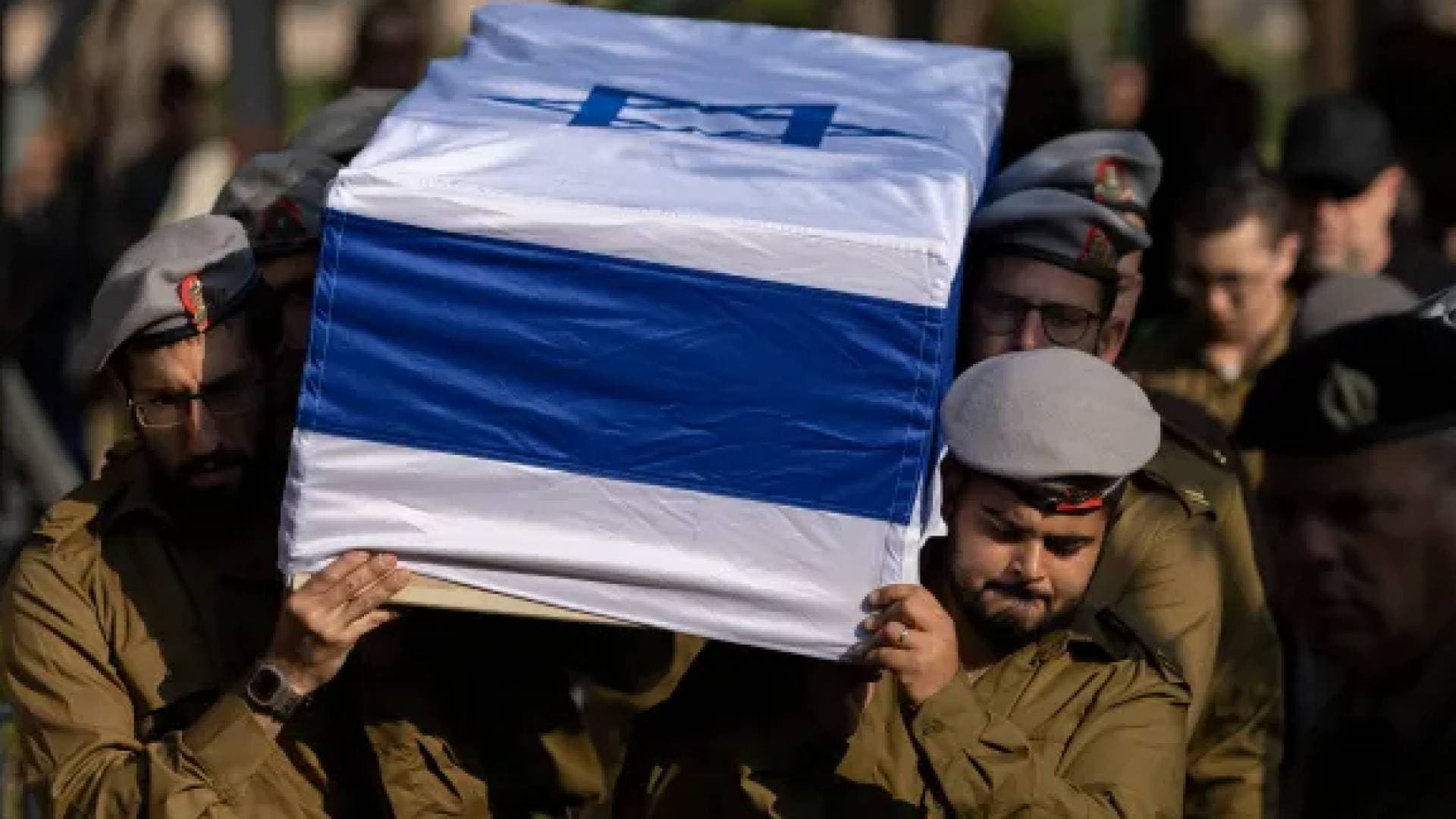 الفصائل الفلسطينية تعمل على تسليم جثة محتجز للاحتلال عثر عليه شمال غزة.. فيديو