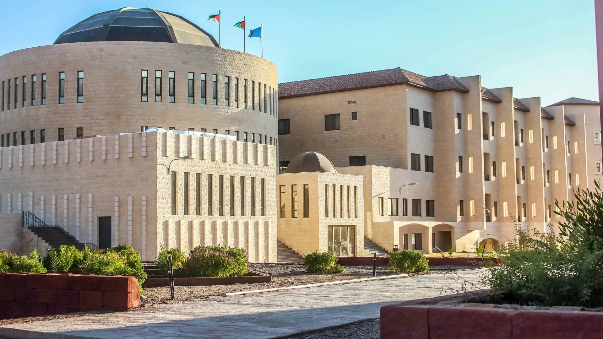 جامعة العقبة للتكنولوجيا تحول الدراسة للتعليم عن بعد وتؤجل الامتحانات الأحد