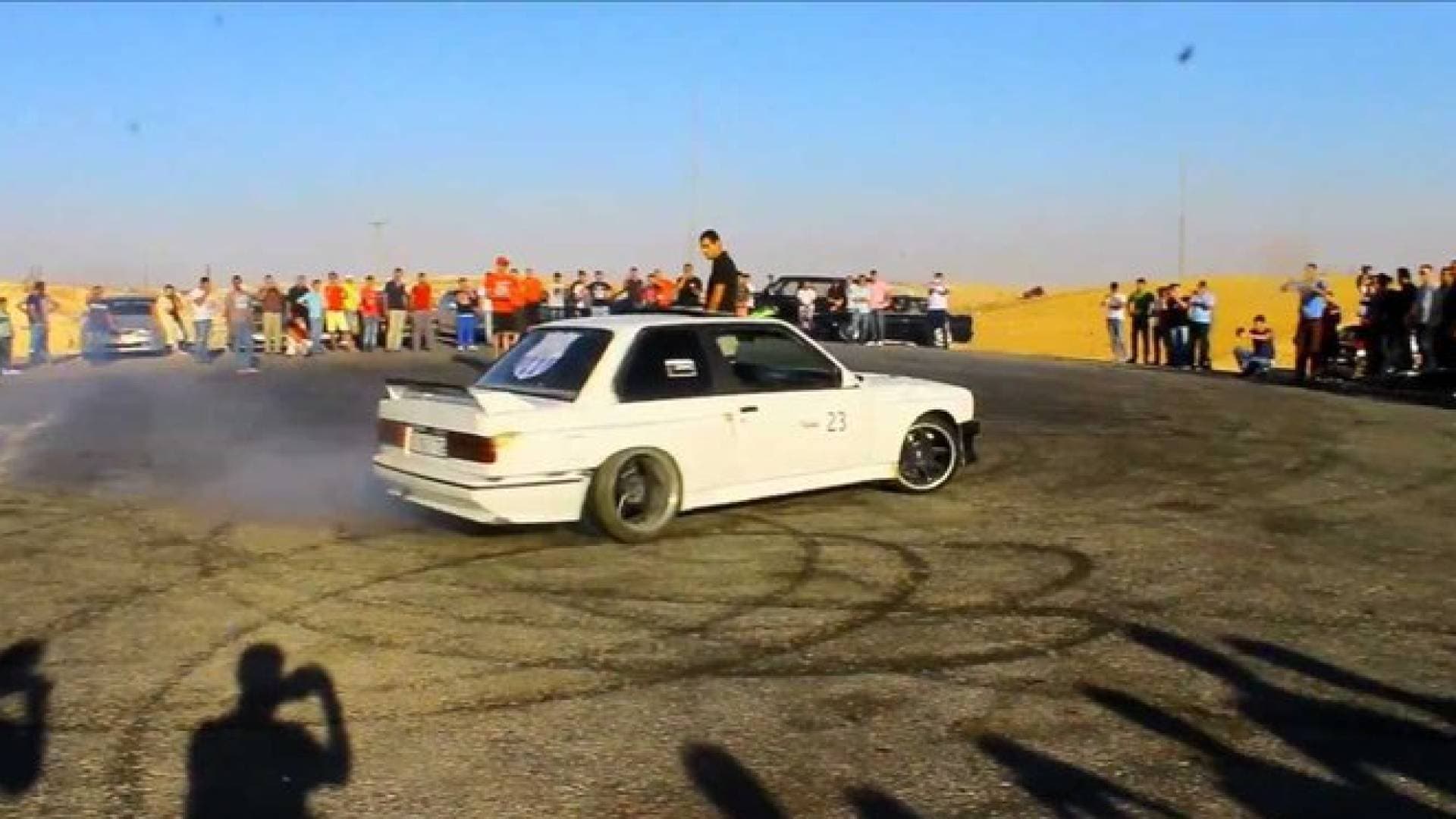 السير: الحرب على القيادة المتهورة والاستعراضية وتدعو للإبلاغ عن المخالفين: "السلامة المرورية شراكة ومسؤولية"