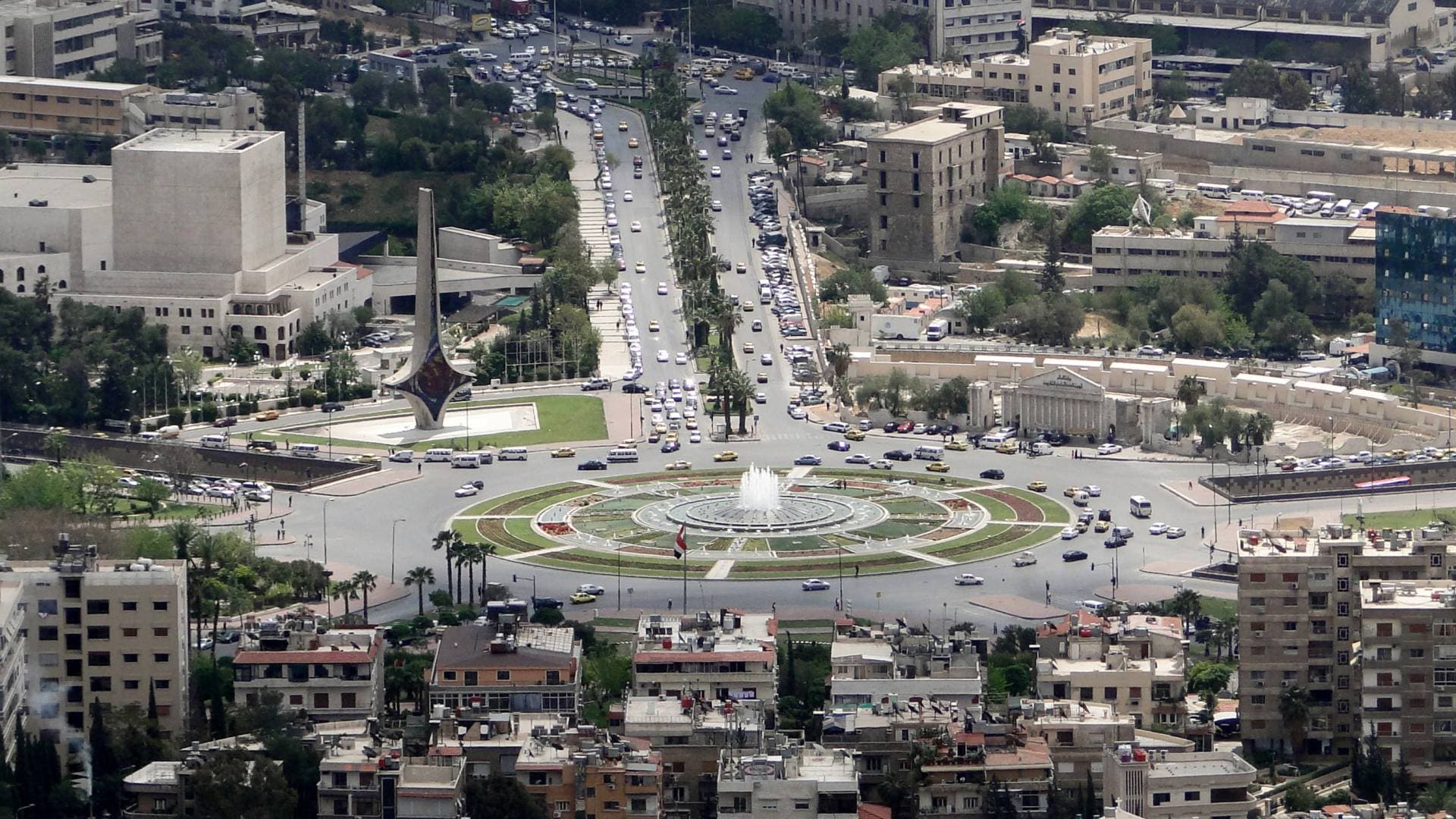 مراسل رؤيا: انفجار قنبلة صوتية قرب مقر إقامة قادة عسكريين في دمشق قبيل "عيد التحرير"