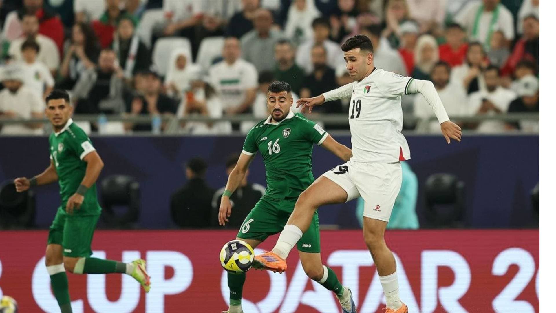 تعادل "الأشقاء" يحمل سوريا وفلسطين إلى ربع النهائي في ليلة الحسابات المعقدة - فيديو