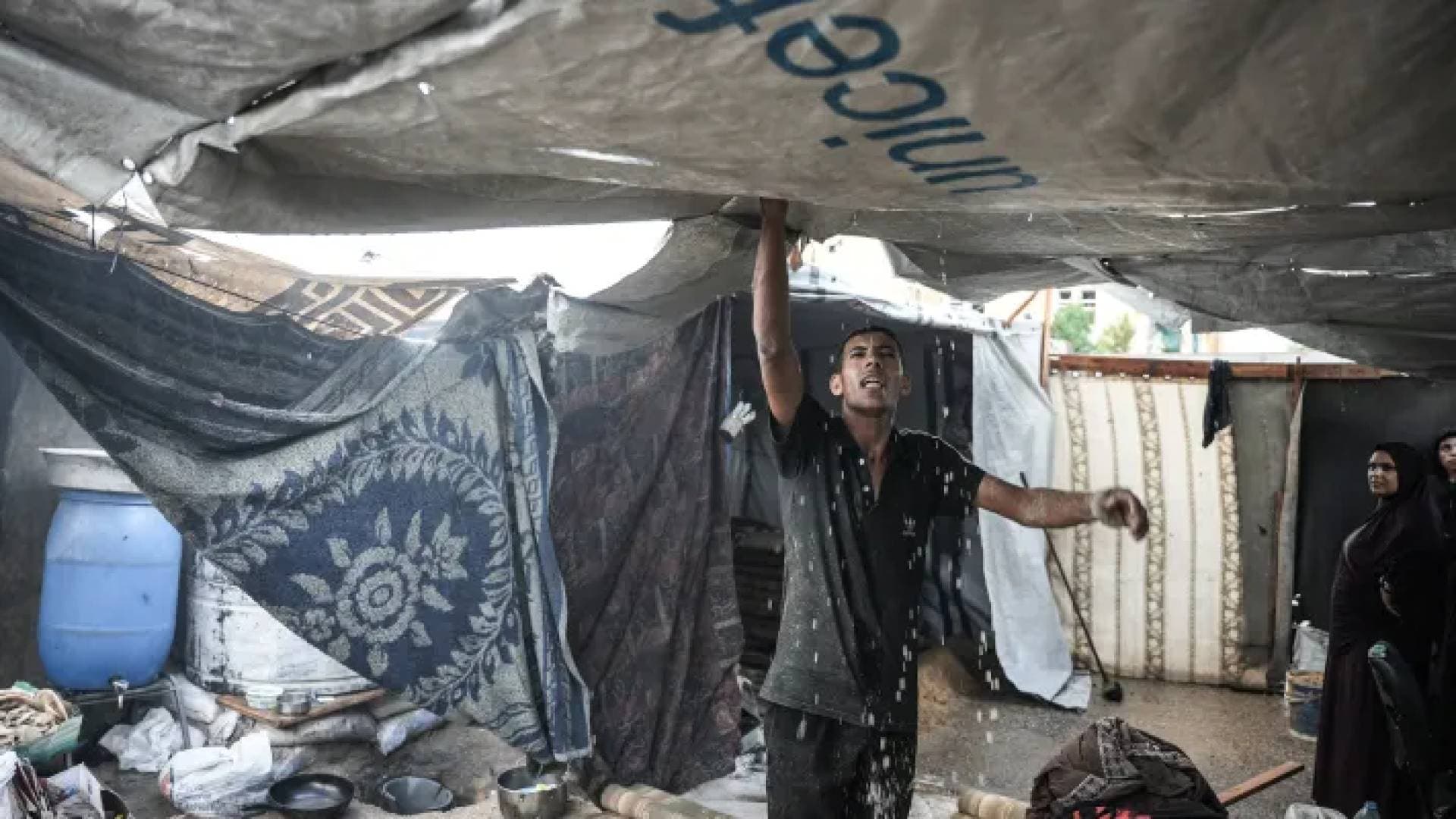 الموت بردا وغرقا… الدفاع المدني يطلق صرخة إنذار عاجلة لسكان غزة -فيديو