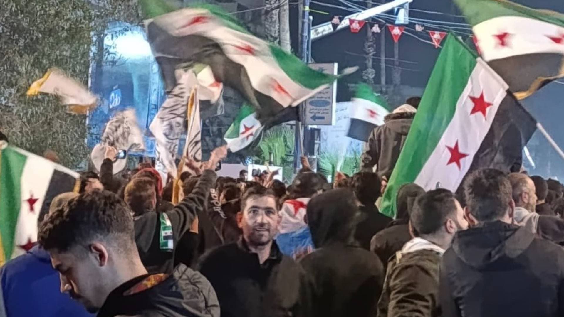 سوريا تحتفل بـ "يوم النصر الاقتصادي": بهجة شعبية في دمشق واللاذقية بعد إلغاء قانون قيصر.. فيديو