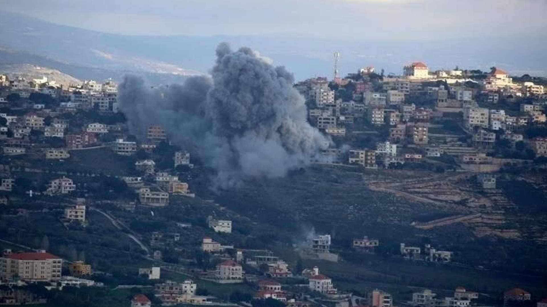 جيش الاحتلال يقصف الضهيرة جنوب لبنان