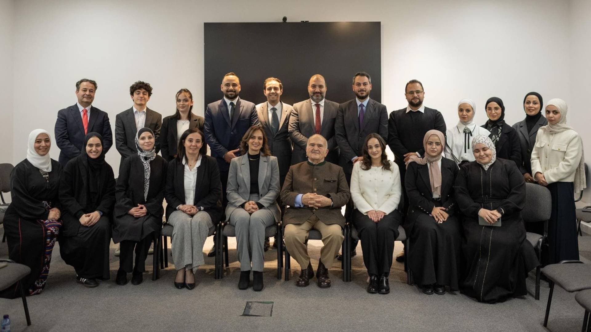 الأمير الحسن بن طلال يزور معهد السياسة والمجتمع ويؤكد على محورية "العنصر البشري" في التطوير