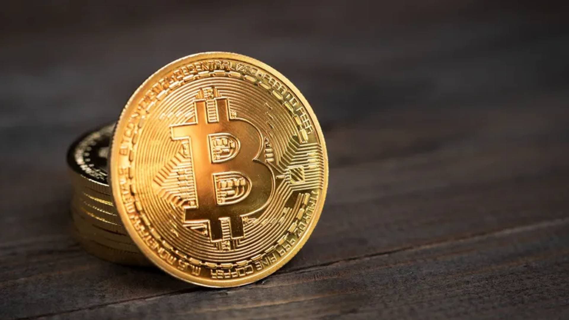 العملة الرقمية الأكثر شهرة تحافظ على الزخم الصاعد.. البيتكوين تلامس 90 ألف دولار