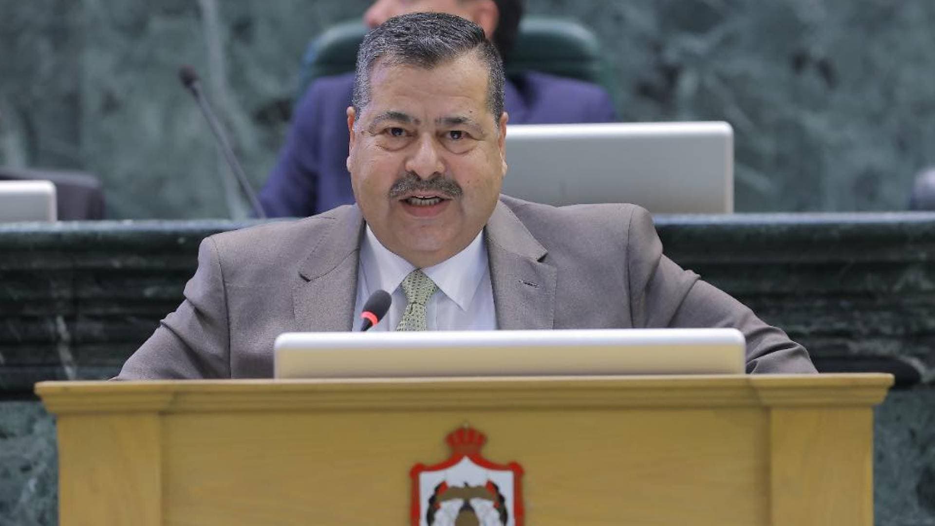 النائب الحنيطي يوجه سؤالا للحكومة حول صفقة "عمرة" وعلاقتها بأموال الضمان