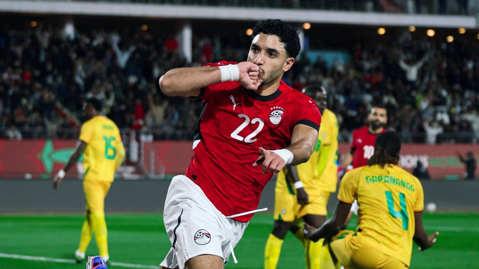 صلاح ومرموش يقودان "ريمونتادا" الفراعنة.. فوز شاق لمصر على زيمبابوي في افتتاح مشوار "الكان"