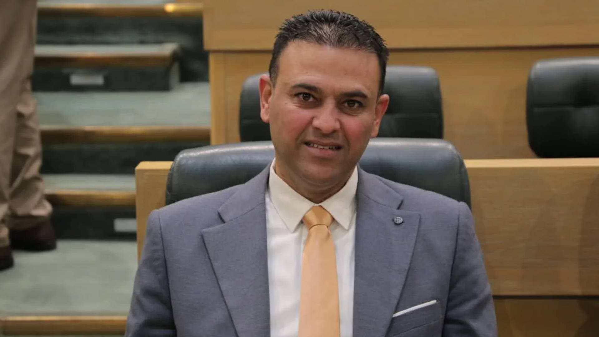 المصري: راتب 300 دينار لا يصنع "أثرياء".. وحرمان المواطن من التأمين مخالفة دستورية