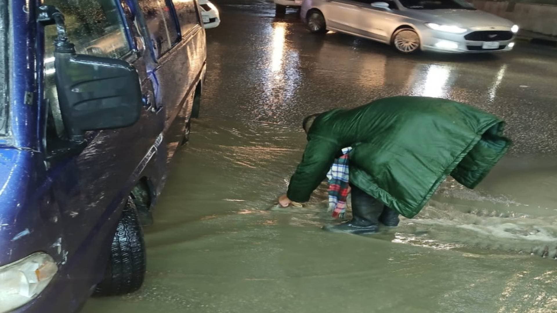 محافظ جرش يتخذ إجراءات احترازية تشمل 7 عائلات وغرفة الطوارئ جاهزة للمنخفض الجوي- صور
