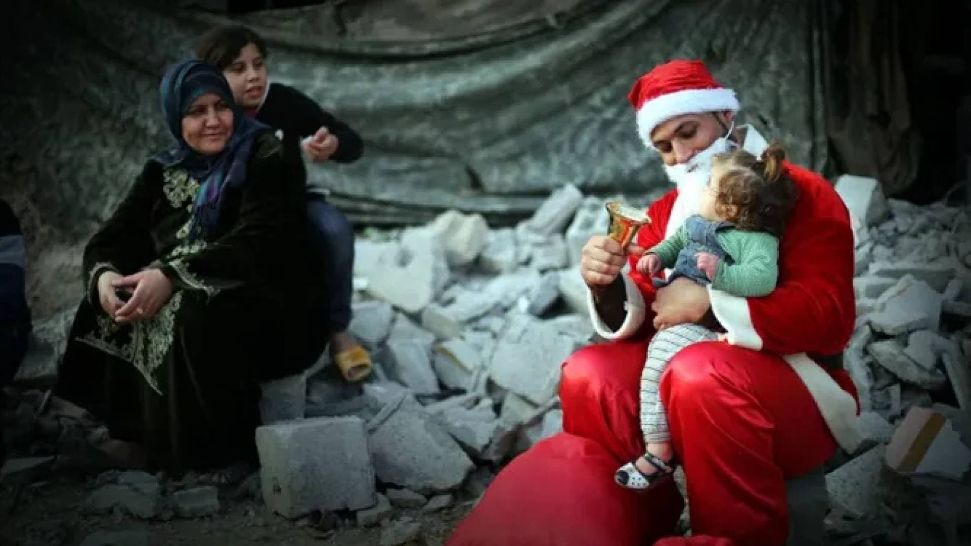 غزة تستقبل 2026 بأمنيات بسيطة: كهرباء وشوارع بلا خيام