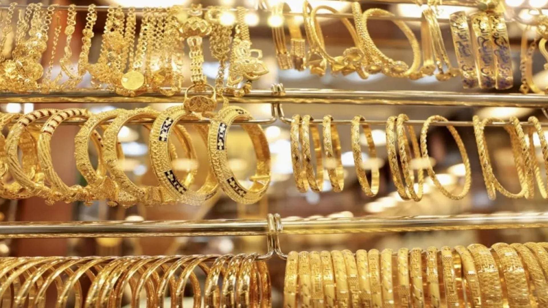 إغلاق سلبي للأسبوع الأول.. الذهب يفقد زخم الـ 4400 دولار ويغلق عند قاع يومي جديد