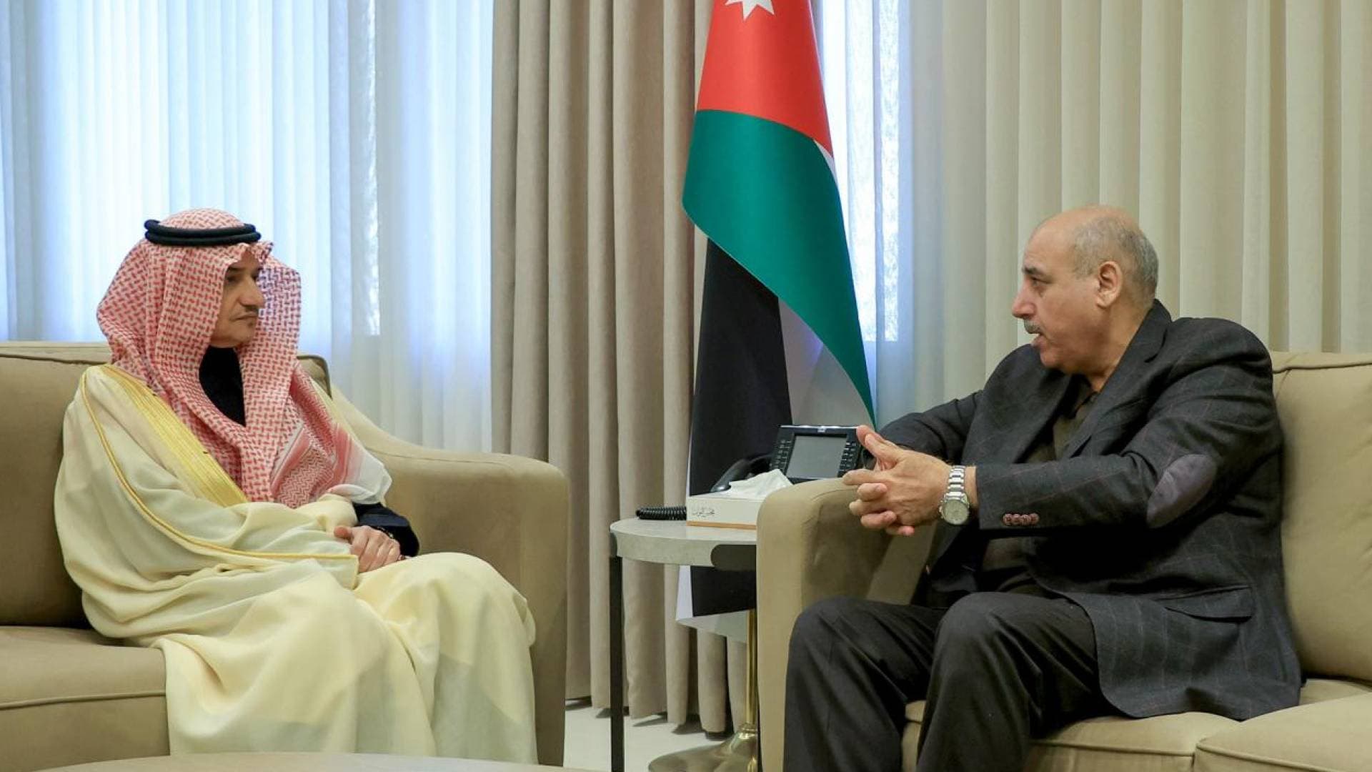 "القاضي" يستقبل السفير السعودي.. تأكيد على عمق الروابط التاريخية وتعزيز التنسيق البرلماني المشترك
