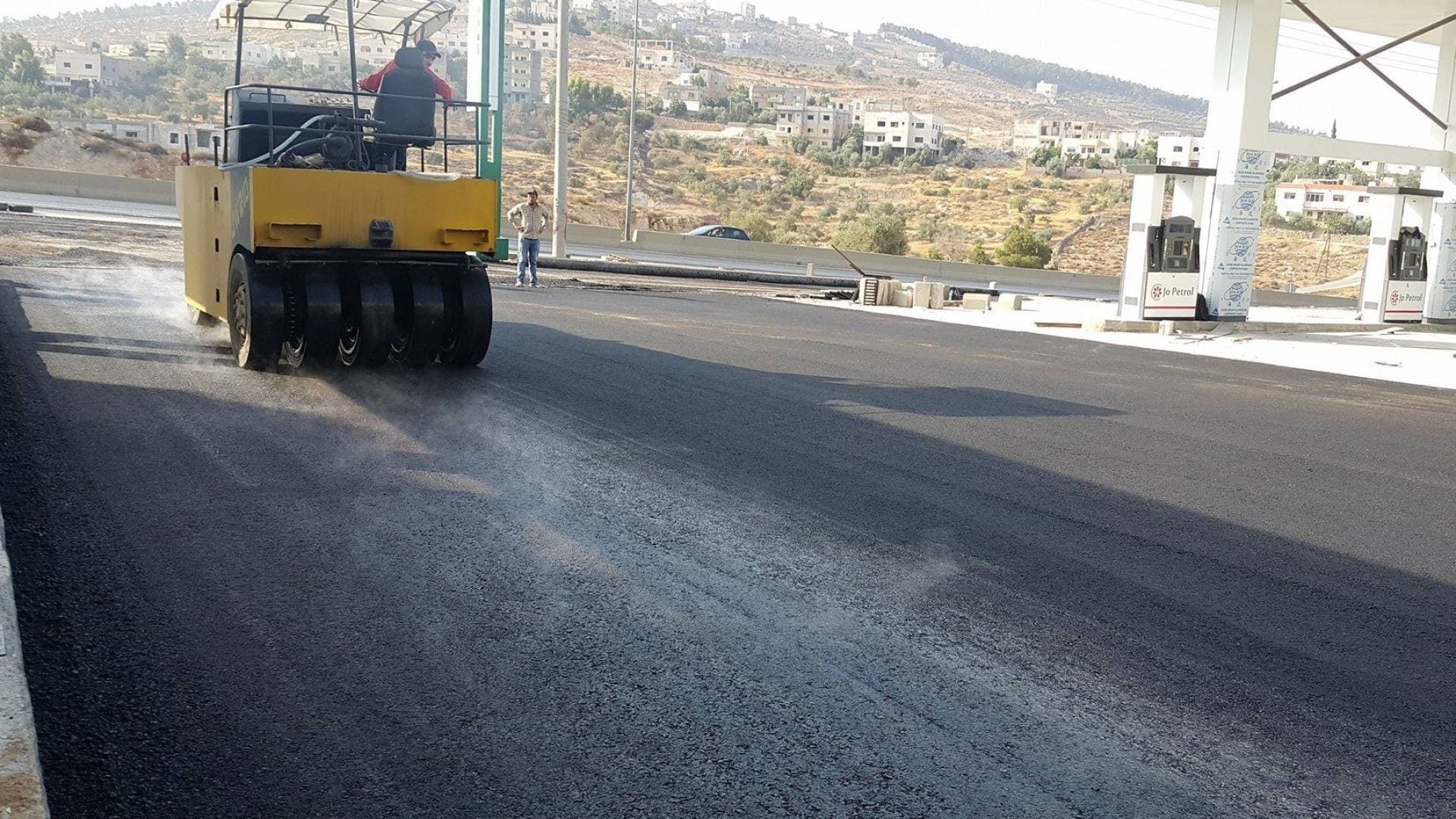 بكلفة 3 ملايين دينار.. أمانة عمان تنفذ حملة تعبيد للطرق في "صناعية وادي السير" - فيديو