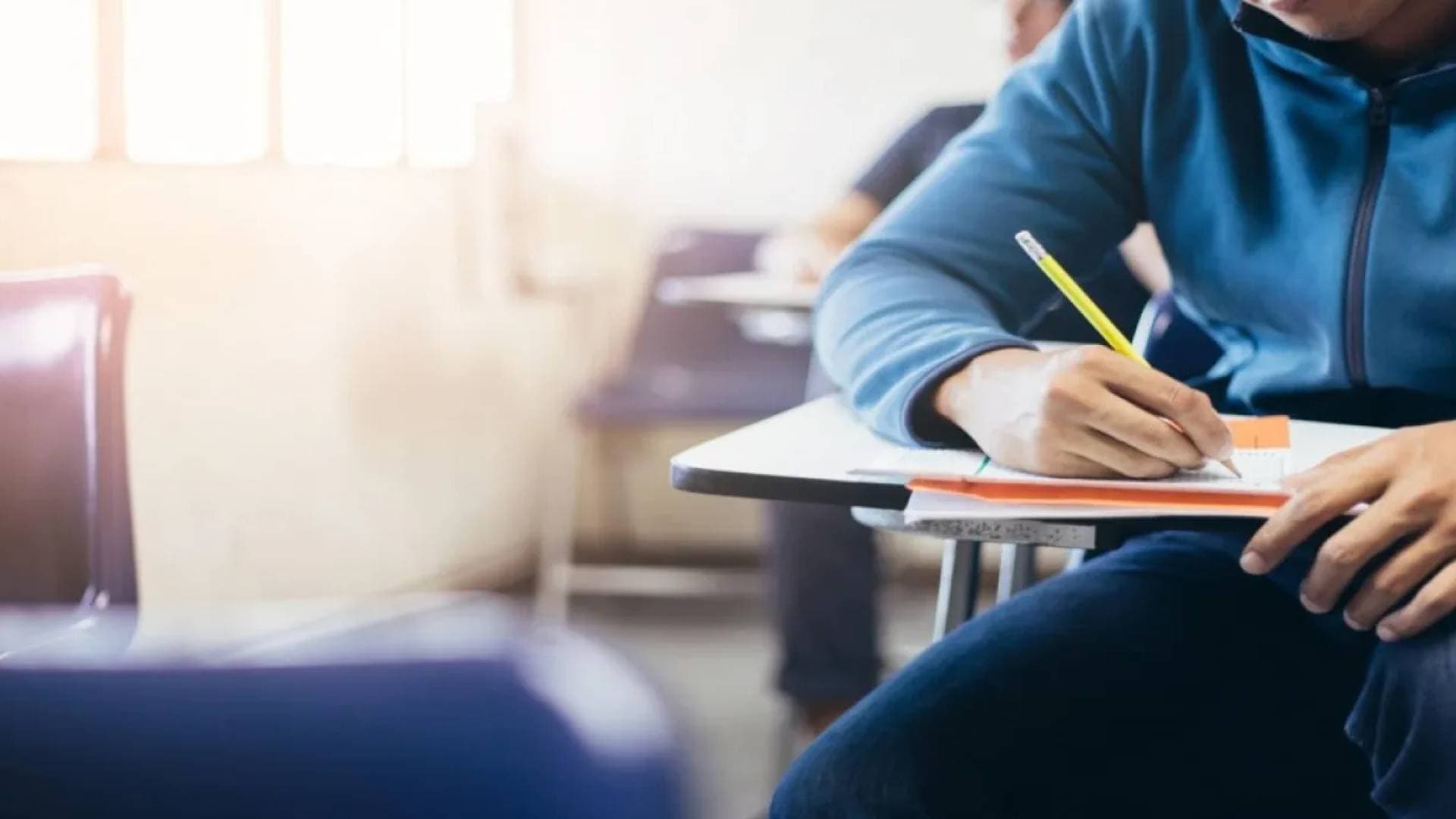 التربية: 213 مخالفة في امتحان الثانوية التكميلية.. أغلبها لأدوات غش إلكترونية