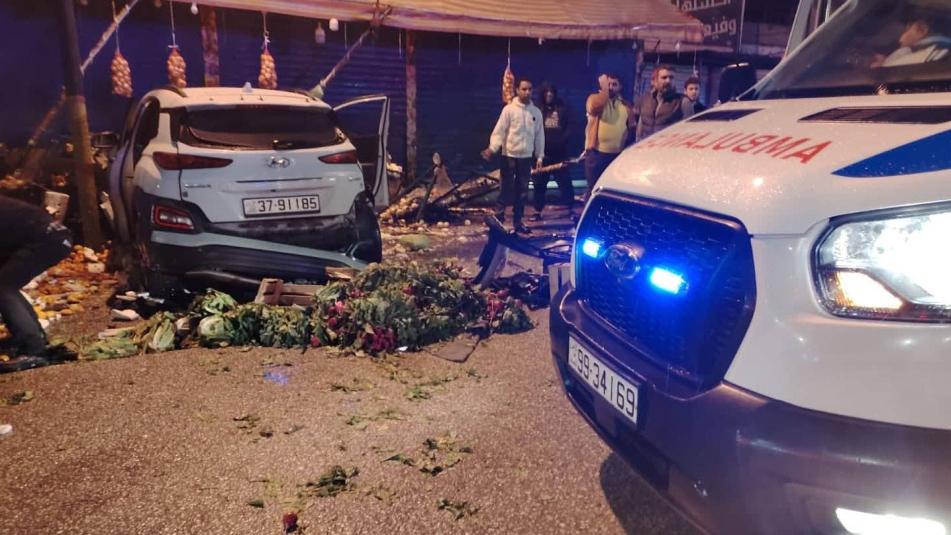 إصابة متوسطة بحادث تدهور مركبة في منطقة الملعب البلدي بجرش