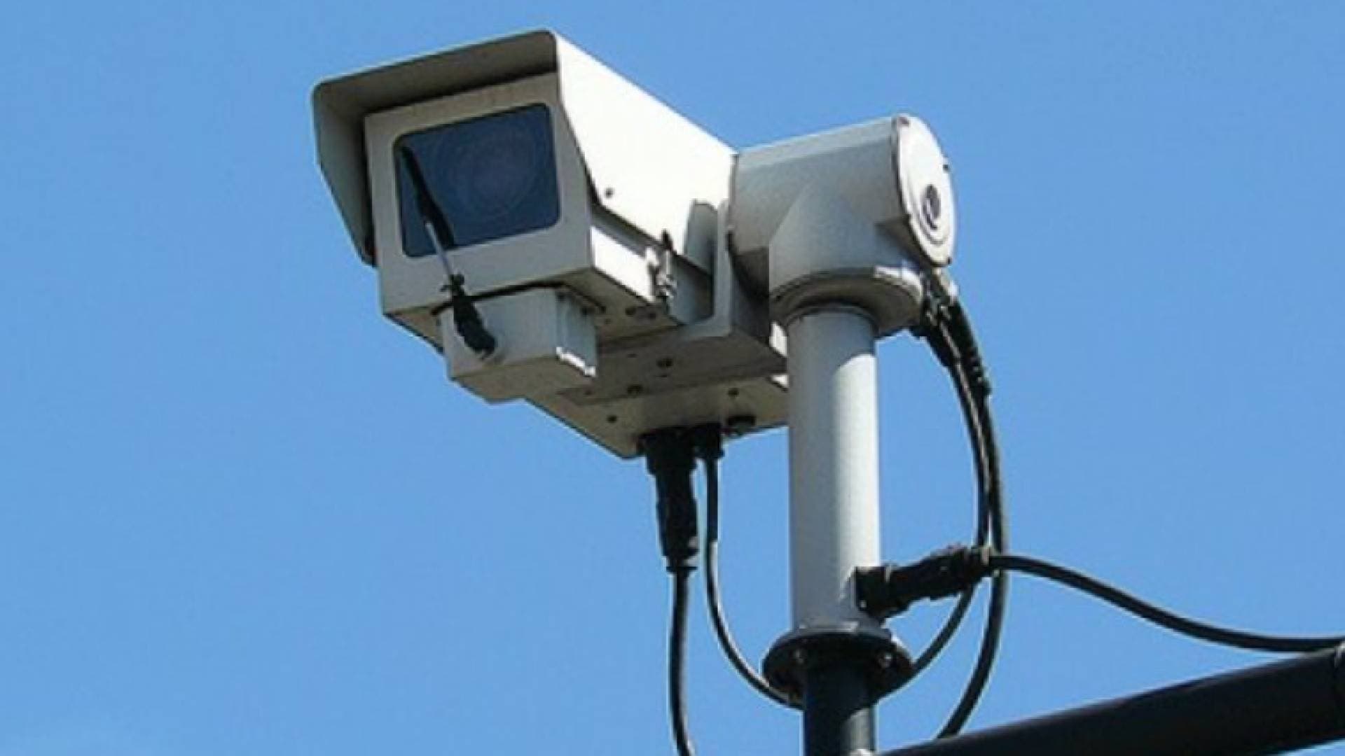 "عين رقمية" على المخالفين.. 300 كاميرا وربط قضائي لضبط الرمي العشوائي للنفايات - فيديو