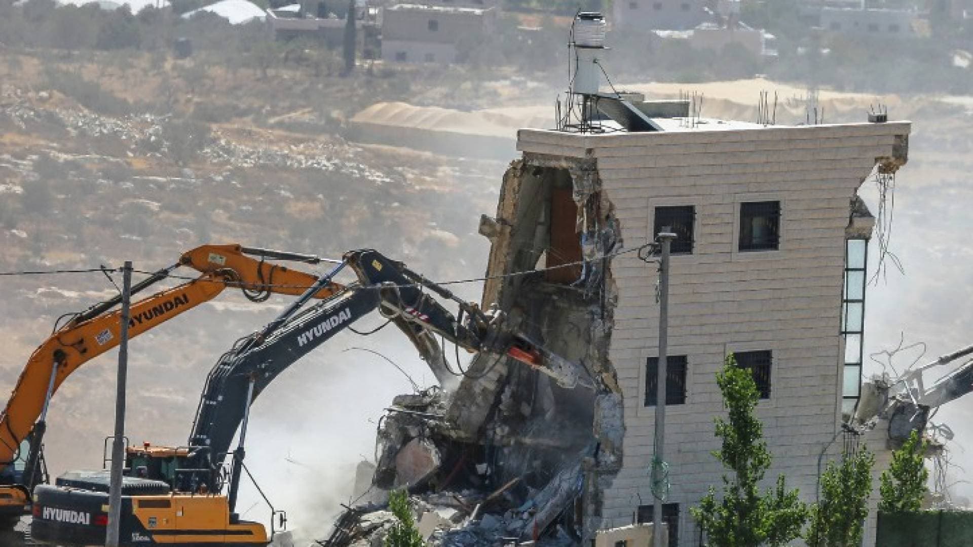 الاحتلال يواصل سياسة الهدم في النقب ومناطق متفرقة من الضفة الغربية