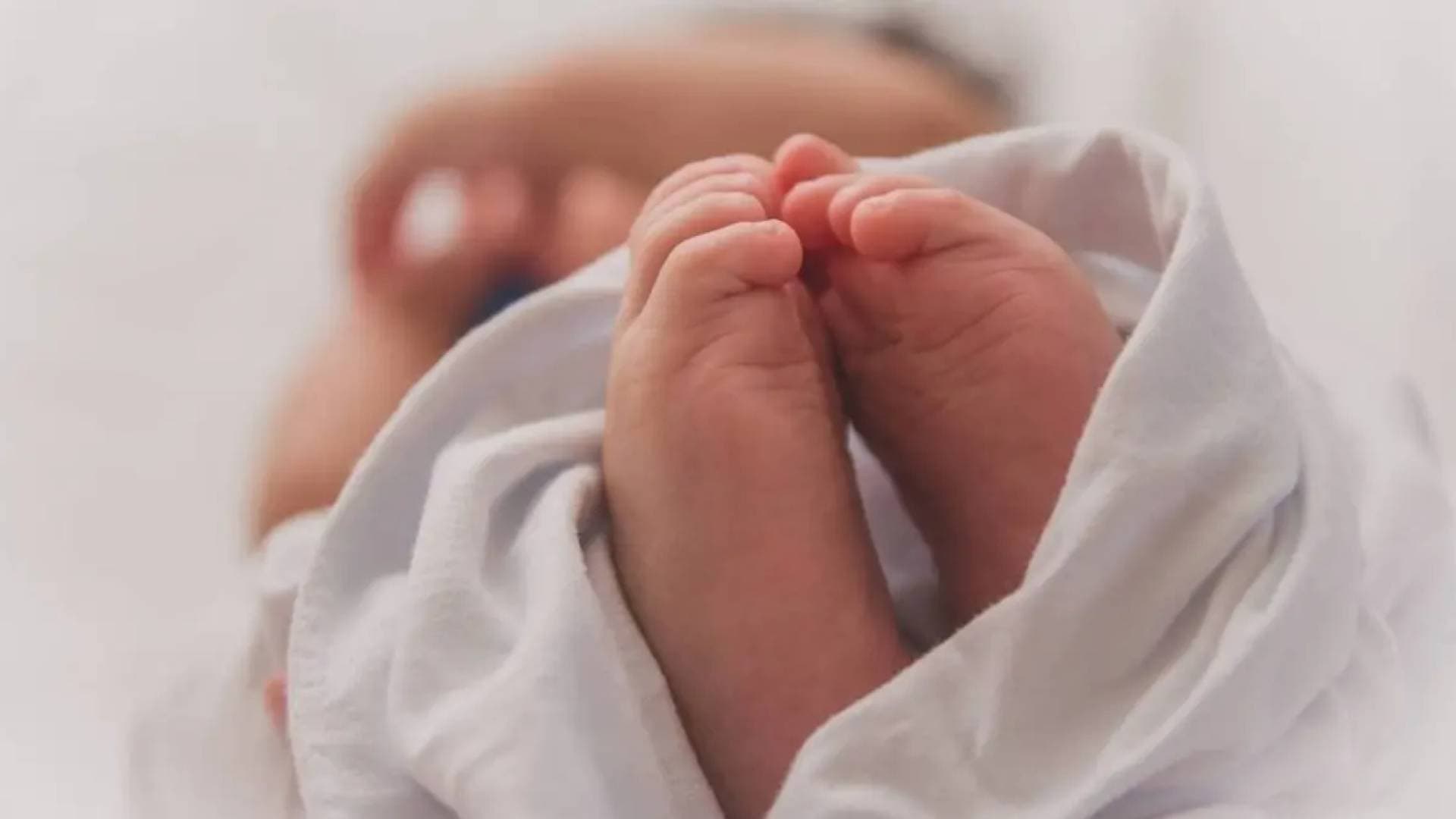 مأساة إنسانية في خان يونس.. "البرد القارس" يخطف حياة رضيعة