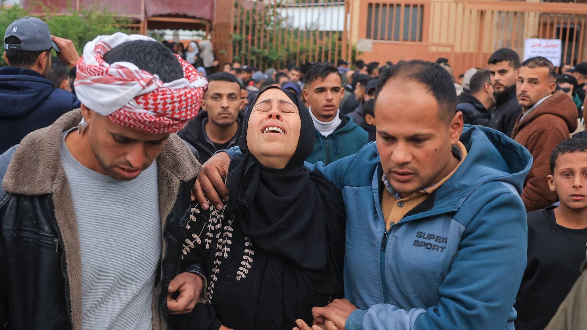 صحة غزة: شهداء بينهم أطفال بنيران قوات الاحتلال خارج مناطق انتشارها في مدينتي غزة وخان يونس -فيديو
