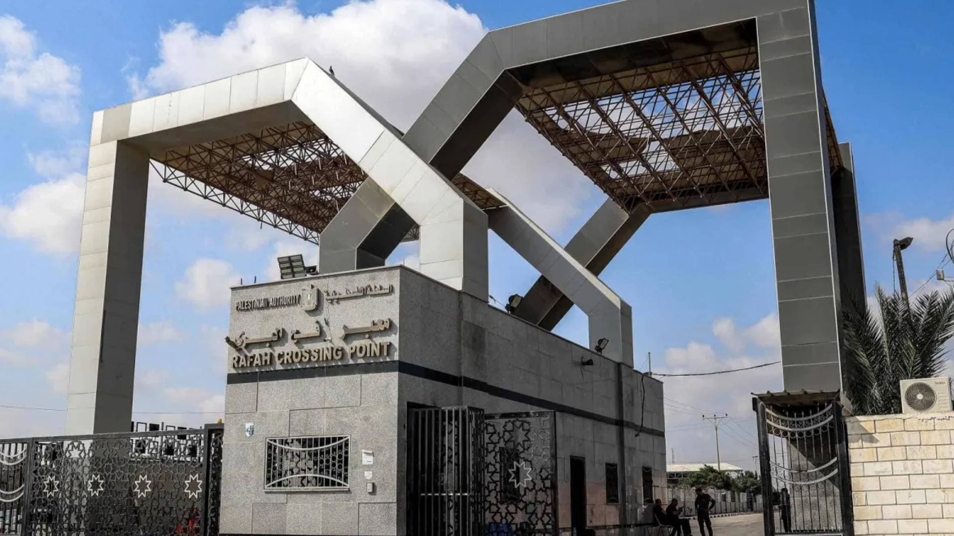 إعلام عبري: تشغيل تجريبي لمعبر رفح الأحد ومصادقة على دخول "حكومة التكنوقراط" إلى قطاع غزة