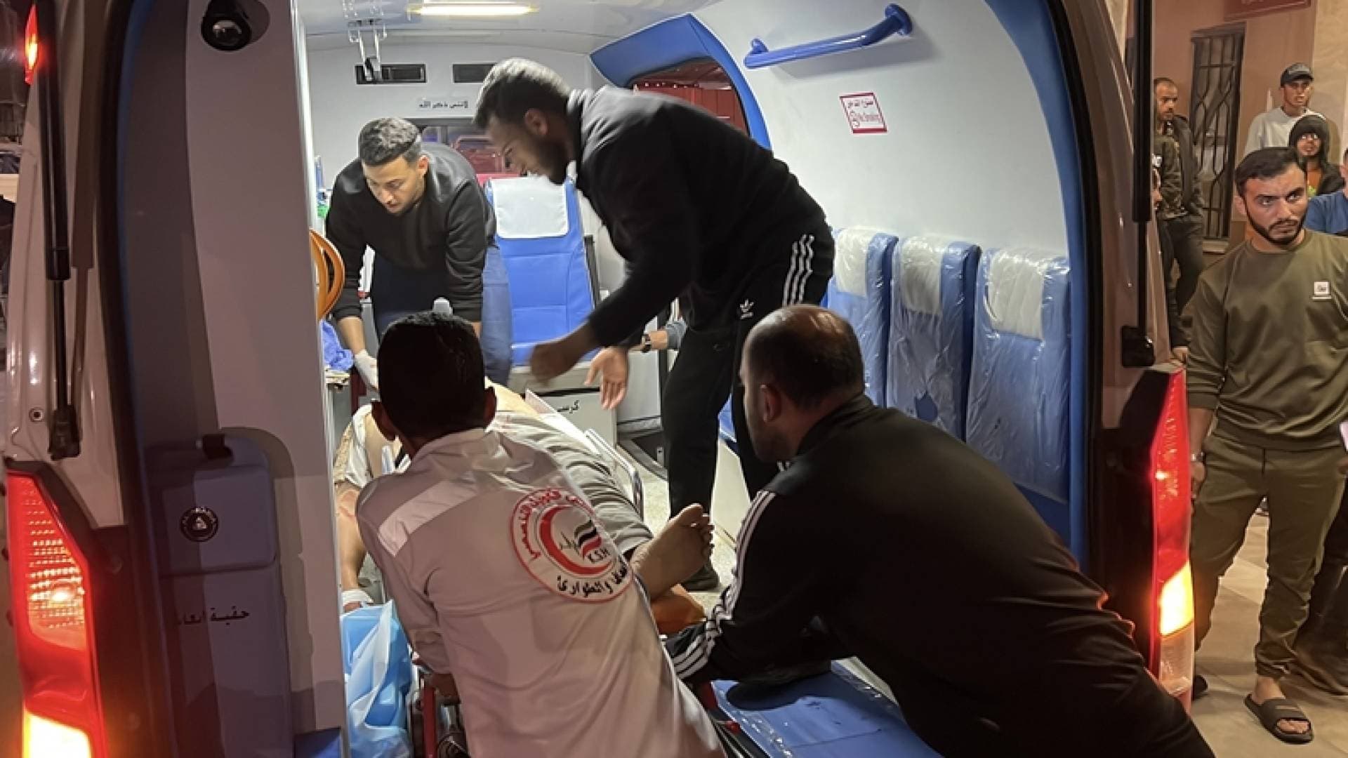 مصر تبدأ استقبال المرضى الفلسطينيين من غزة عبر معبر رفح