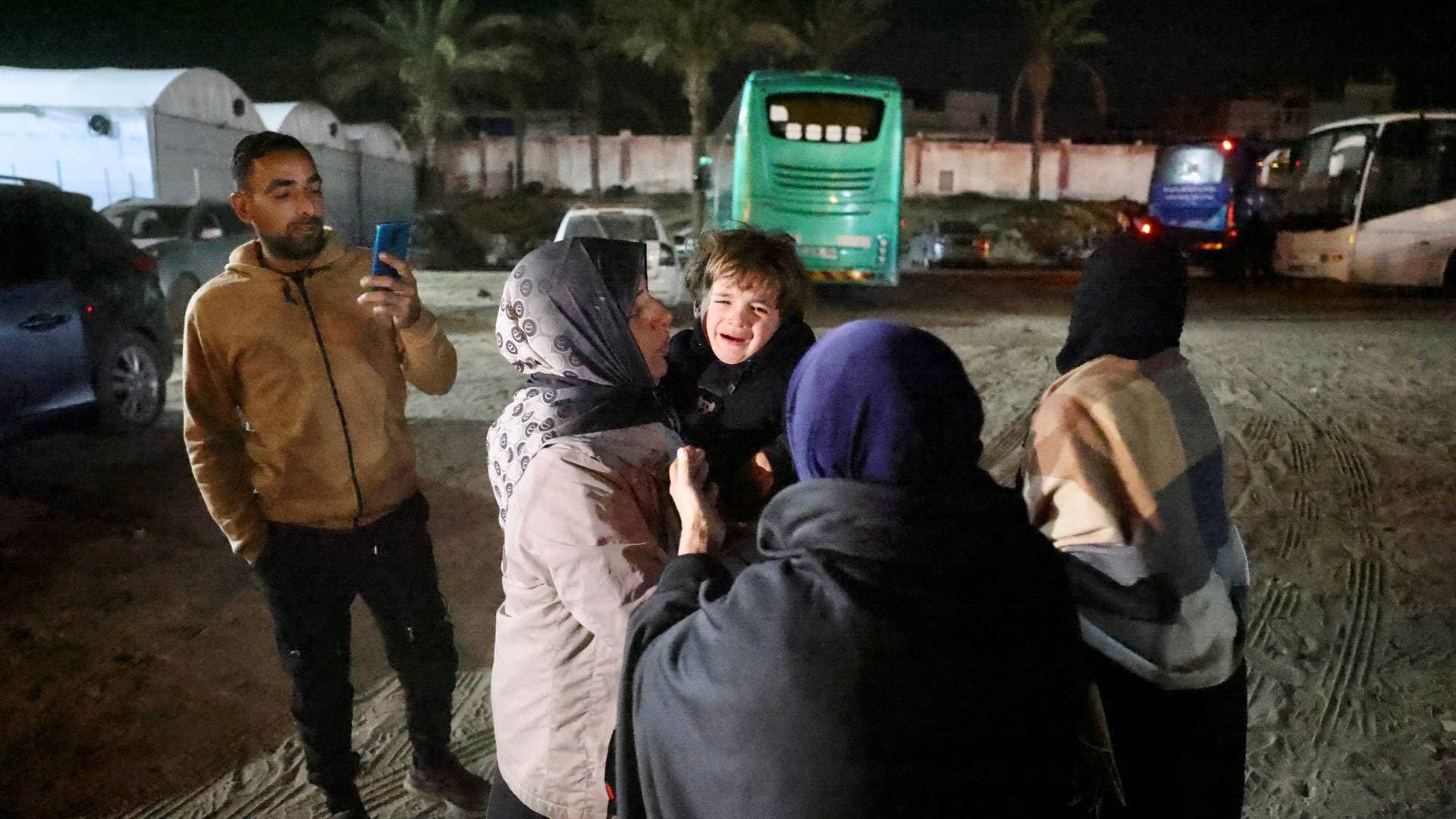 مراسل "رؤيا": وصول الدفعة الثانية من الفلسطينيين العائدين من مصر إلى قطاع غزة عبر معبر رفح