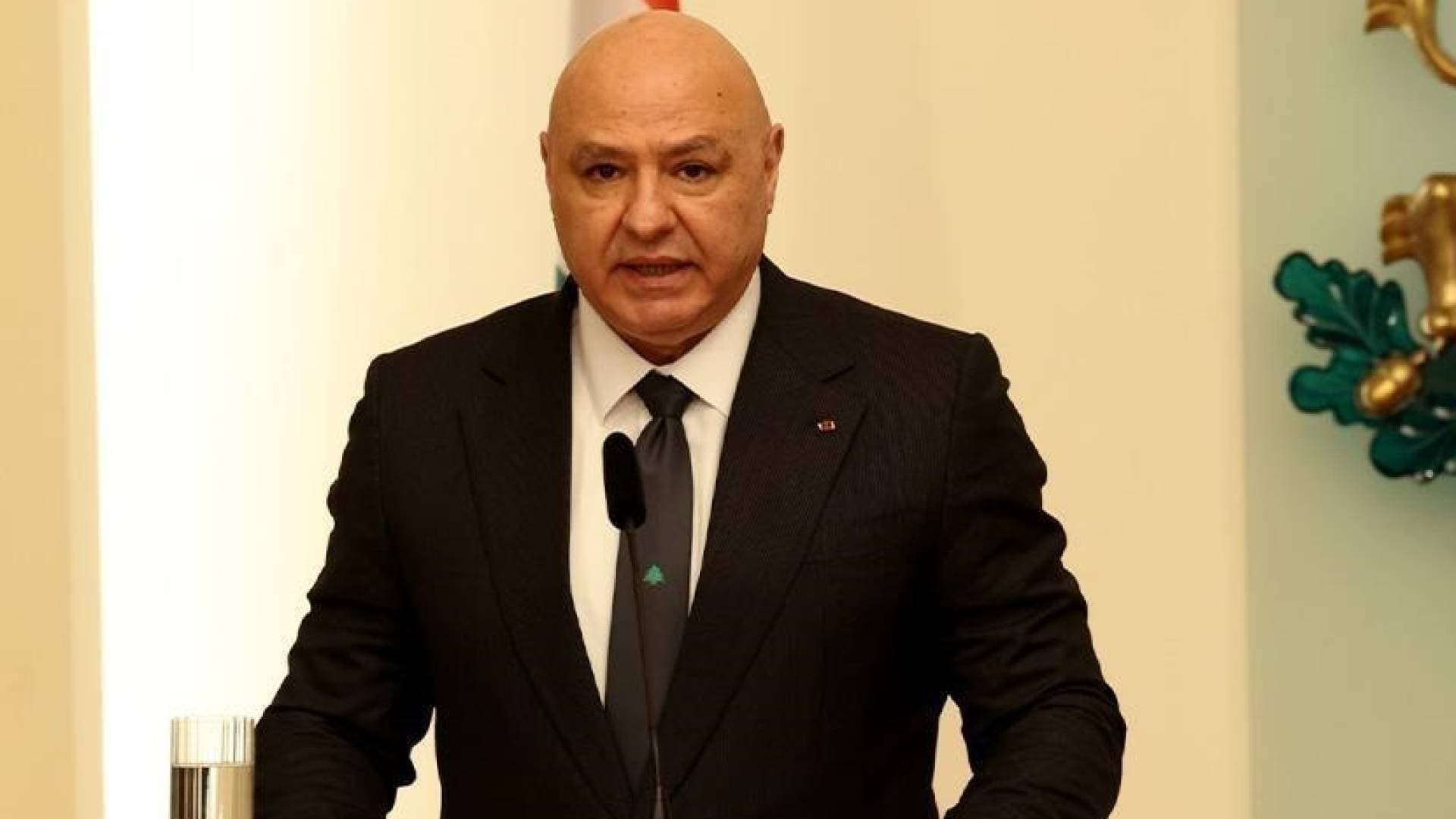 الرئيس اللبناني يدين رش الاحتلال مواد سامة على أراض جنوبية ويعتبره انتهاكا للسيادة