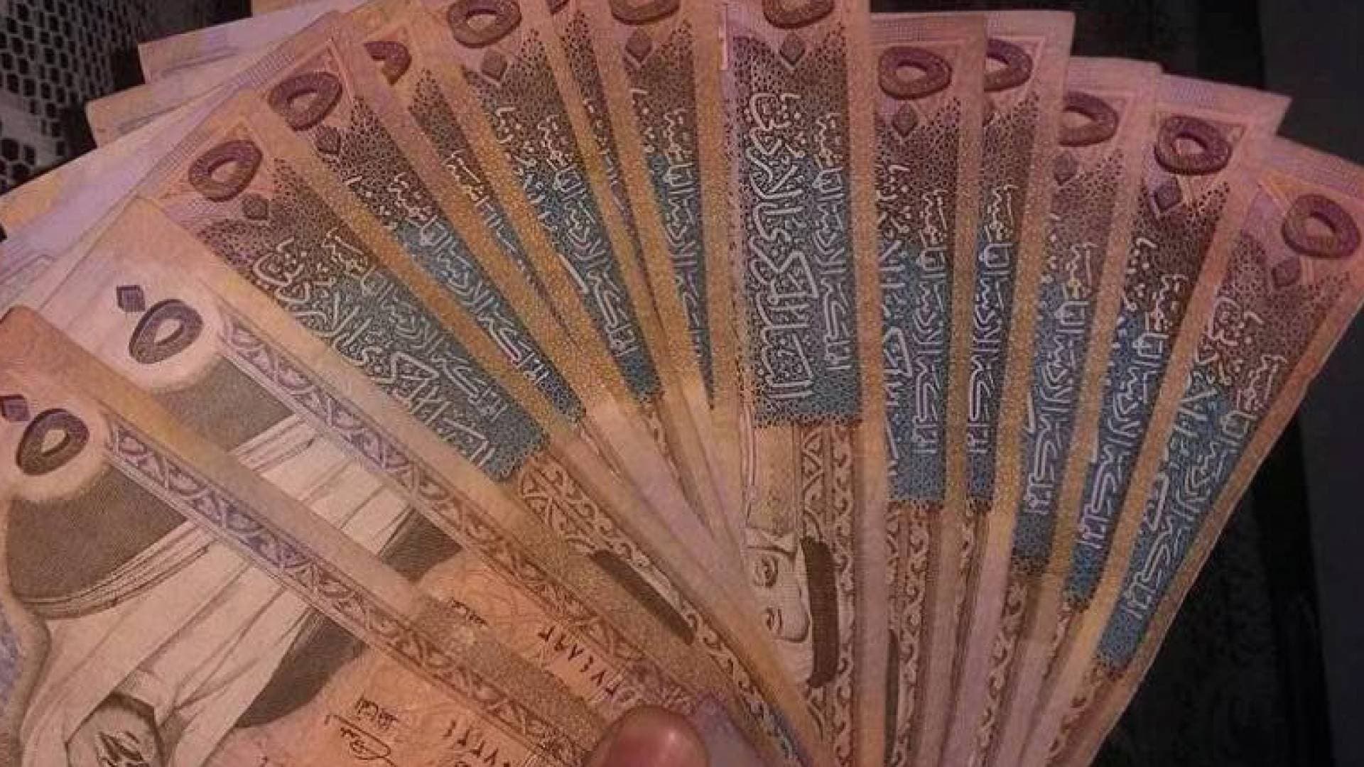 بمناسبة ميلاد الملك وقرب رمضان.. توزيع بطاقات شرائية بقيمة 100 دينار لـ 60 ألف أسرة