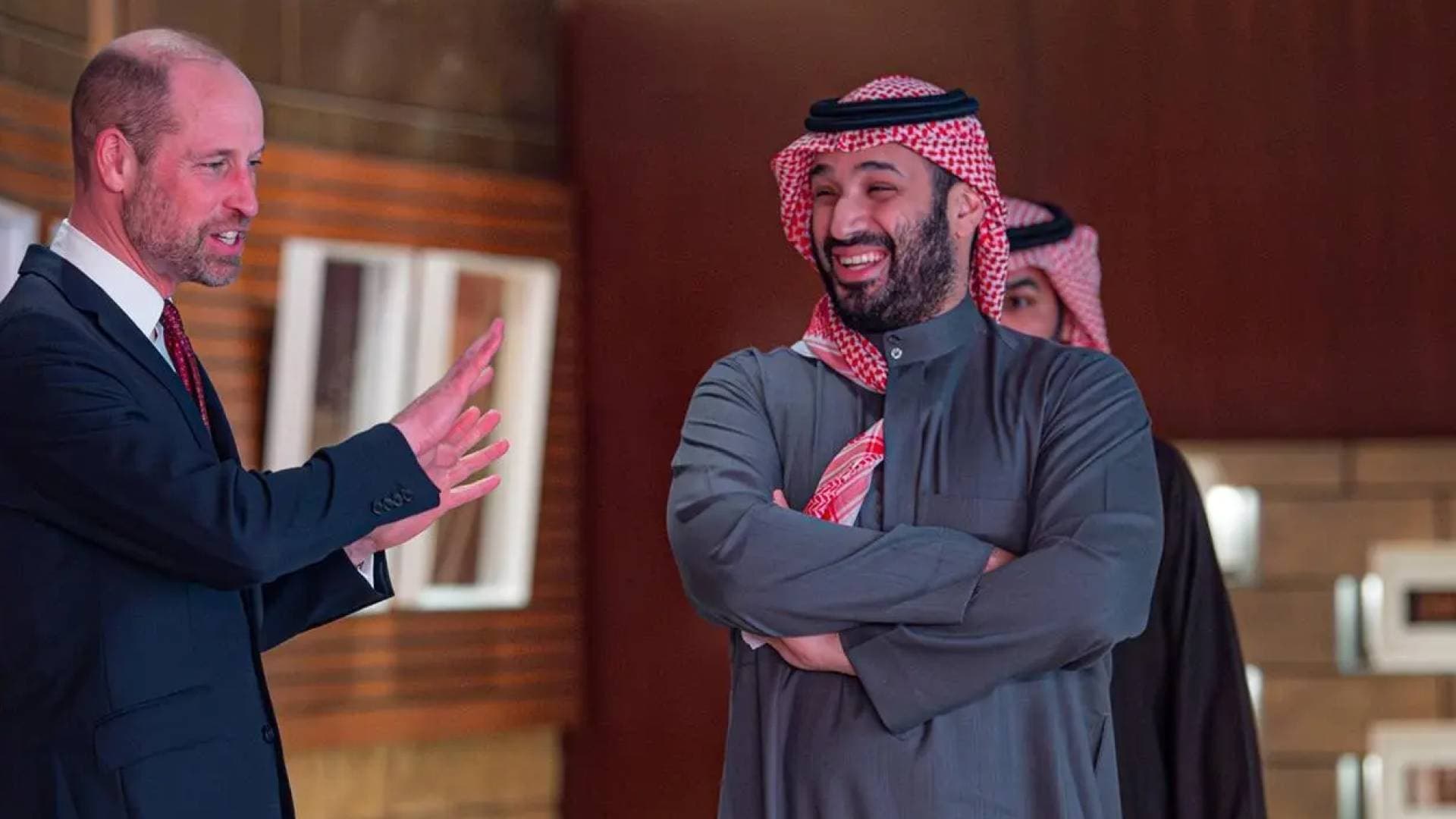 محمد بن سلمان يستقبل الأمير ويليام ويصطحبه في جولة بحي الطريف..فيديو