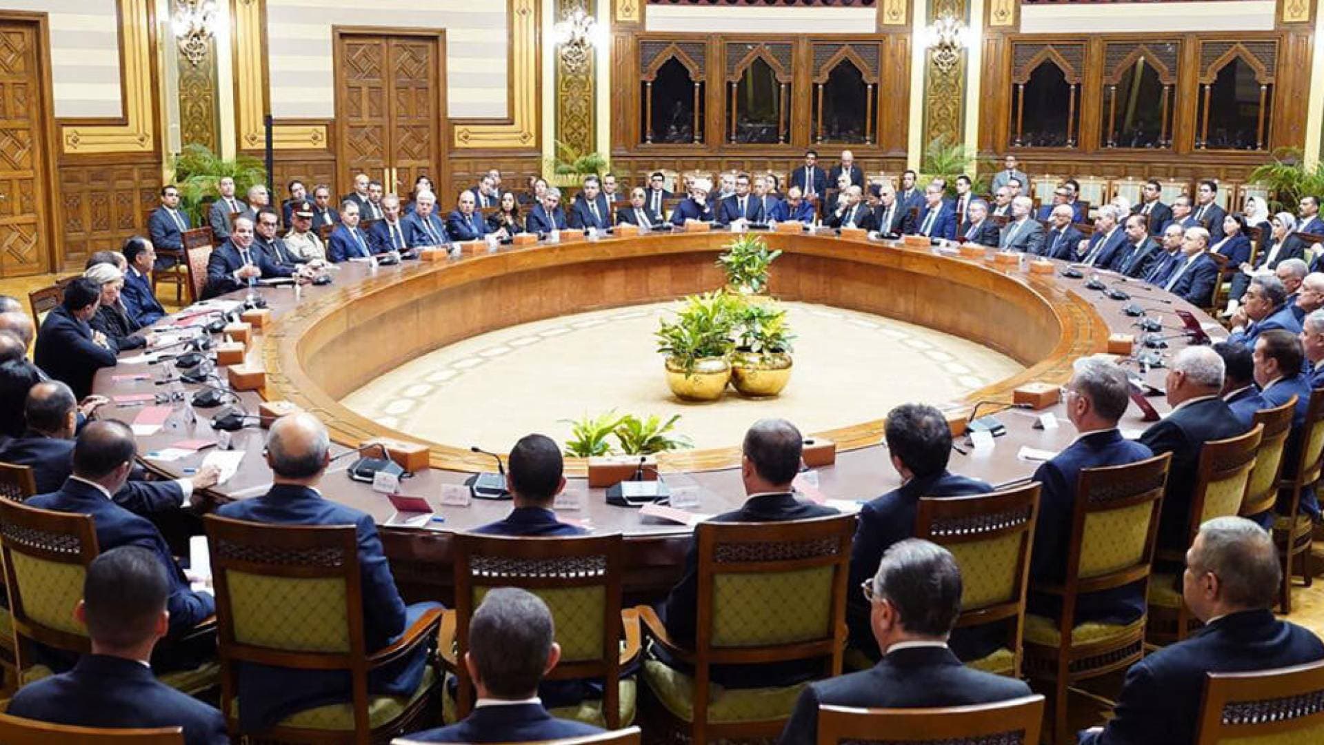 الحكومة المصرية تؤدي اليمين الدستورية بحضور السيسي.. وتعيين وزراء جدد