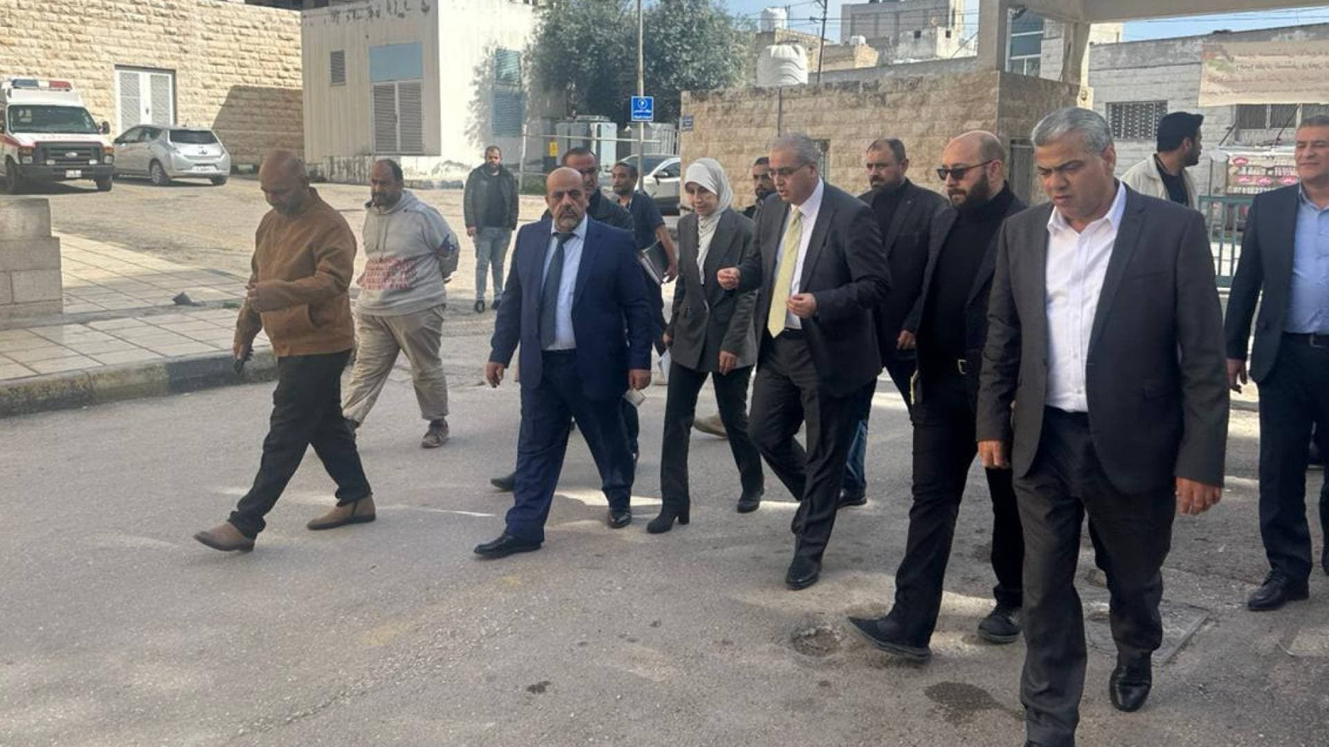 البدور يتفقد مبنى مستشفى الأميرة بسمة القديم ويزور المستشفى الجديد