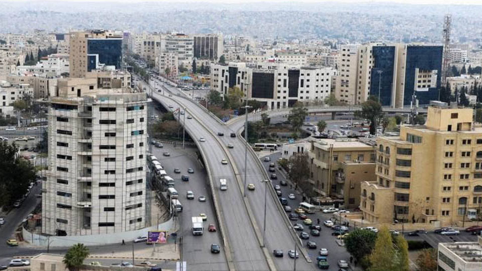 طقس العرب: موجة غبارية تلوح الجمعة وطقس بارد مع زخات مطرية محتملة ليلة الجمعة/السبت