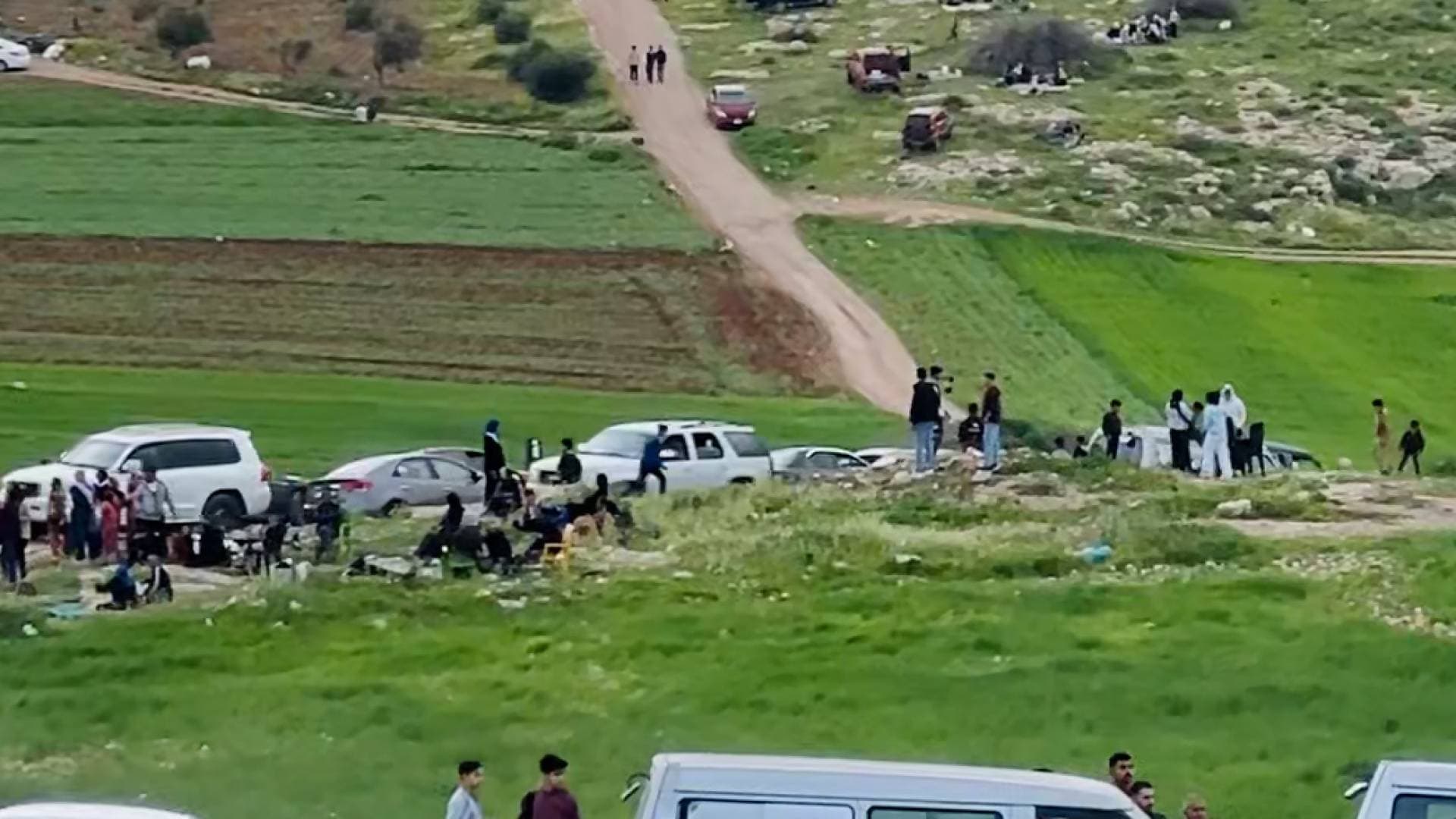 بين "دفء شباط" و"غبار المنخفض".. كركمة تخطف الزوار في "سباق الربيع"
