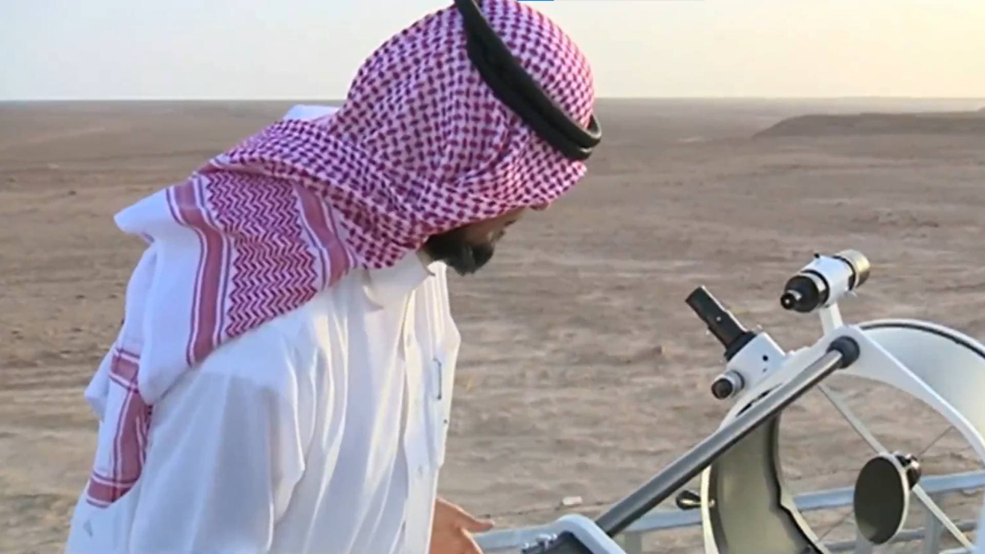 الرائي الفلكي "عبد الله الخضيري" ينفي شائعات تأثير الكسوف الحلقي على رؤية هلال رمضان