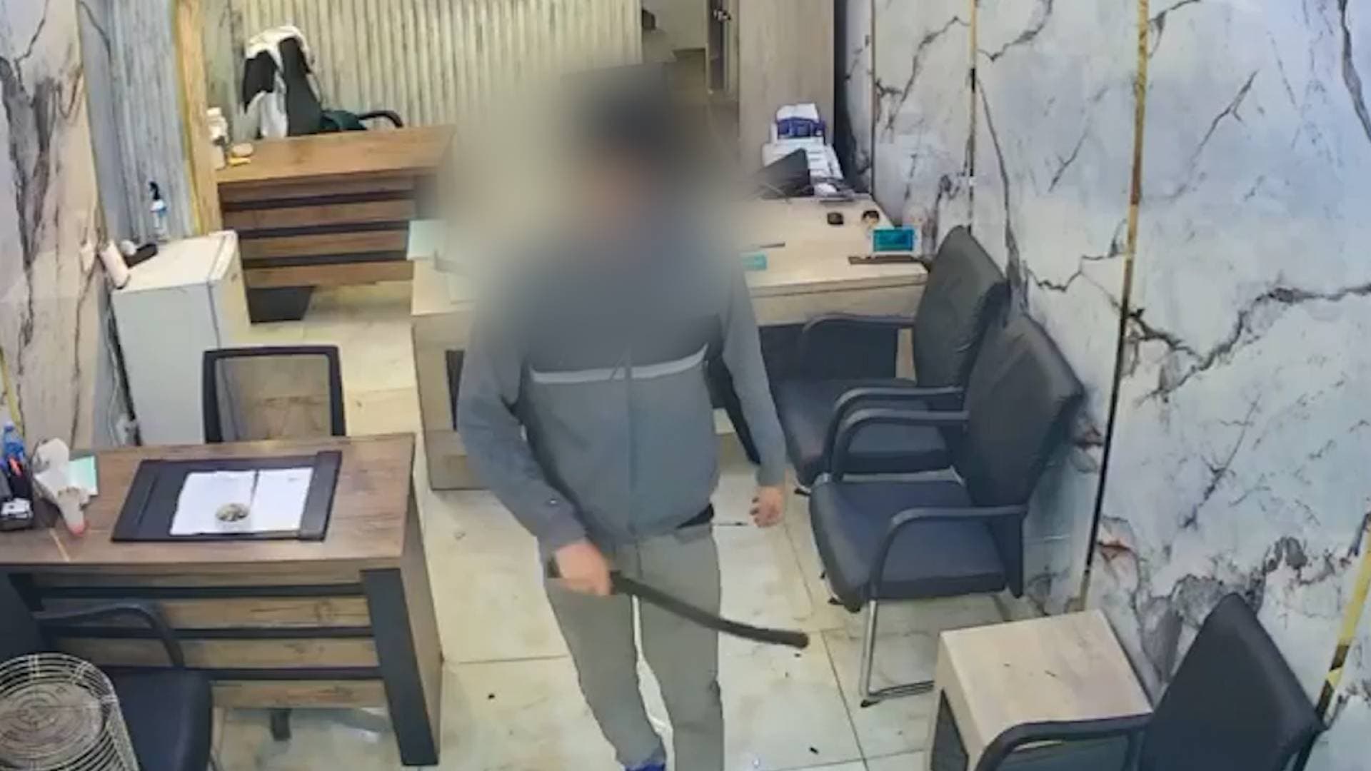 مصدر أمني لـ "رؤيا أخبار": ضبط أطراف مشاجرة تخللها تحطيم مكتب سياحي في العبدلي - فيديو