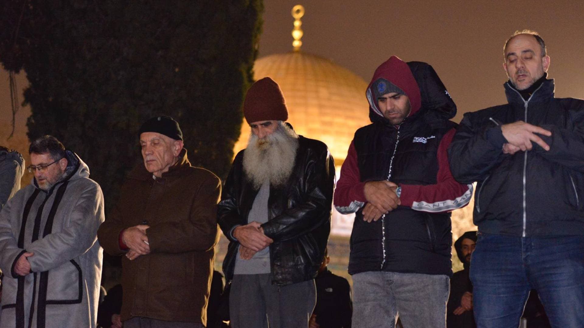 صور و مشاهد من صلاة التراويح في المسجد الاقصى