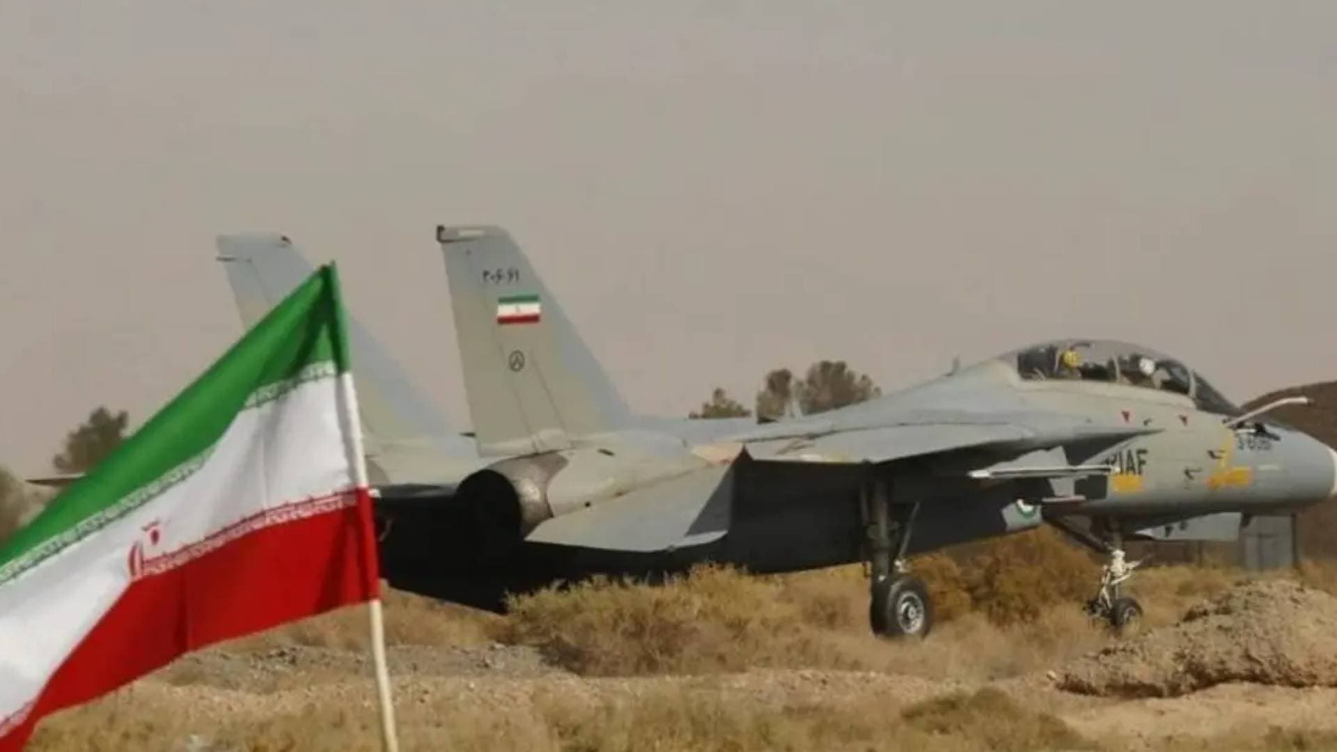 تحطم طائرة مقاتلة إيرانية في همدان ومقتل أحد طياريها