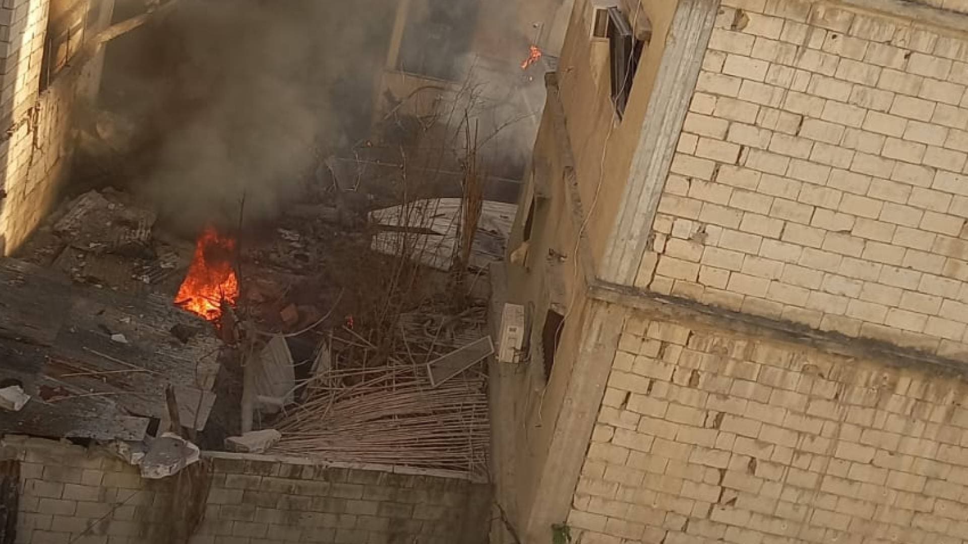 جيش الاحتلال يزعم استهداف "مقر قيادة" لحماس في عين الحلوة بجنوب لبنان