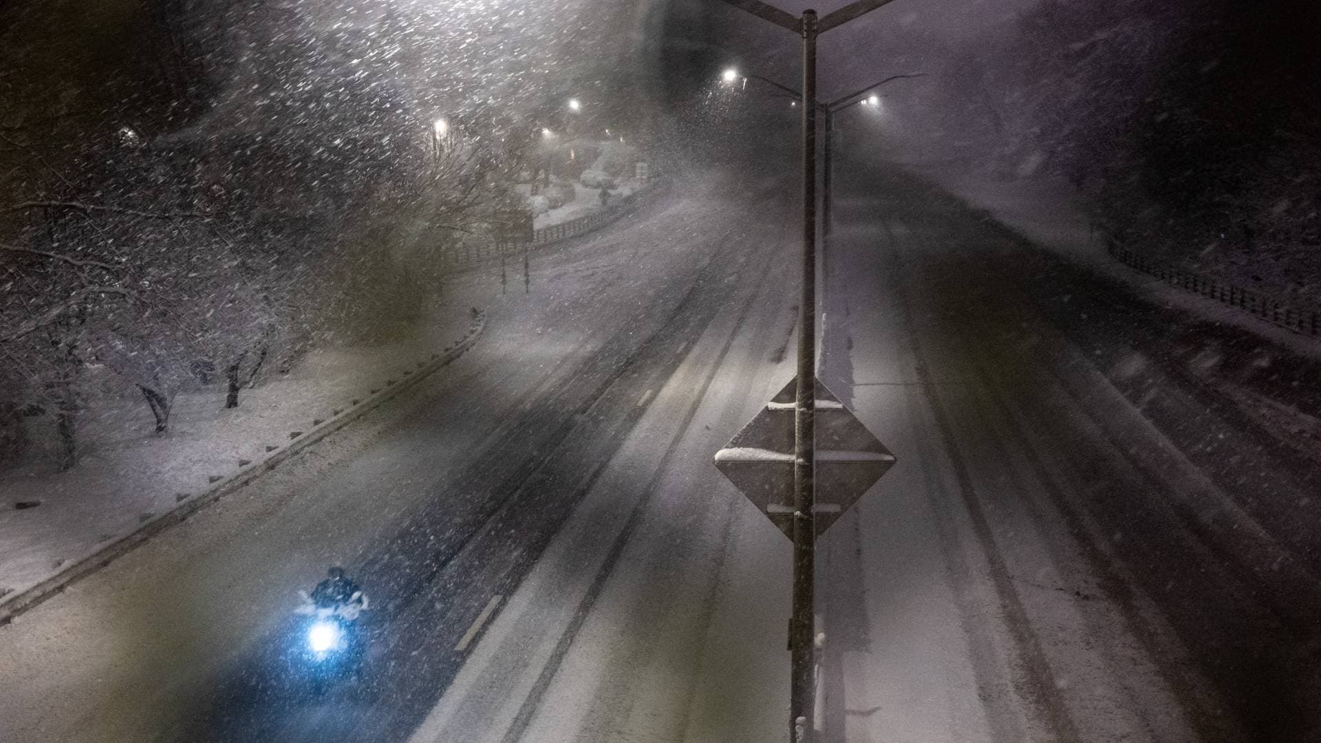 إغلاق مقر الأمم المتحدة وإعلان حالة الطوارئ في نيويورك بسبب عاصفة ثلجية تاريخية -فيديو