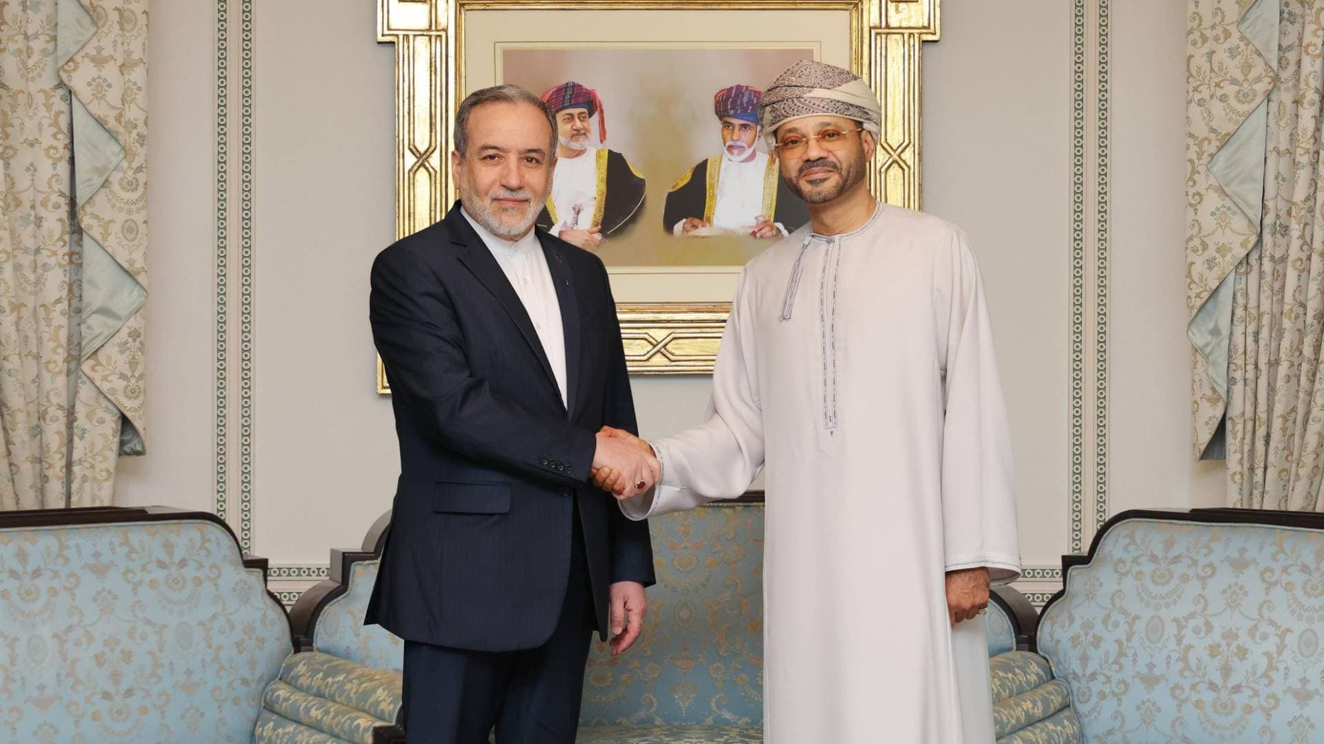 إعلام إيراني: عراقجي عرض على نظيره العماني بنودا من اتفاق محتمل بشأن رفع العقوبات والملف النووي