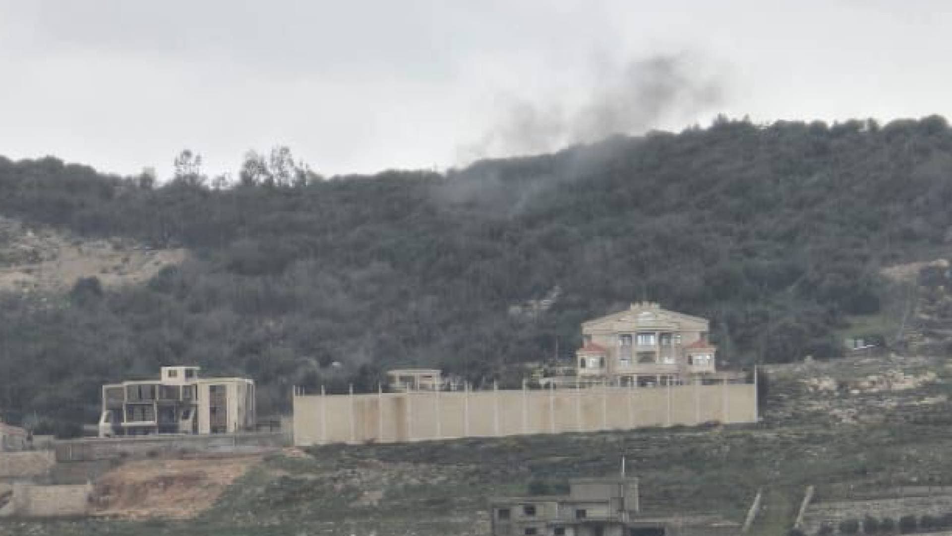 عدوان جوي واسع لجيش الاحتلال على البقاع في لبنان.. صواريخ ارتجاجية تستهدف جرود بعلبك.. فيديو