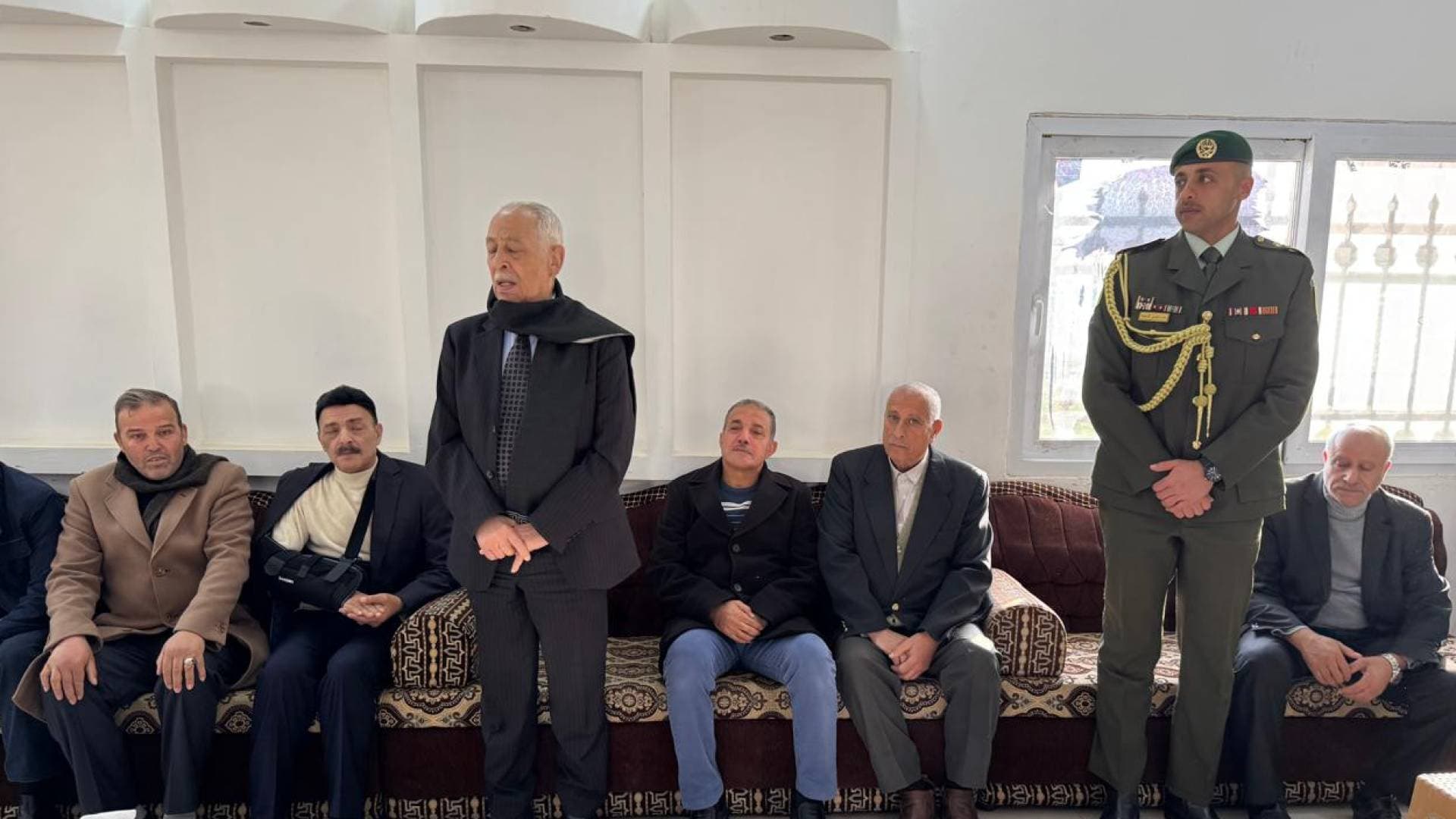 مندوبا عن الملك وولي العهد.. العيسوي يعزي عشيرتي الزيود والكساسبة