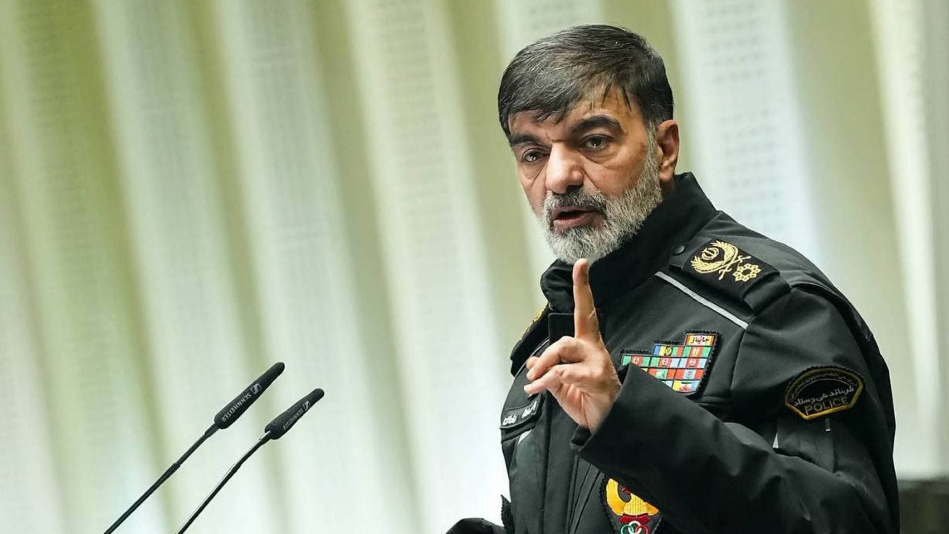 رادان يحسم خيار القمع: "المتظاهر عدو".. وقواتنا يدها على الزناد
