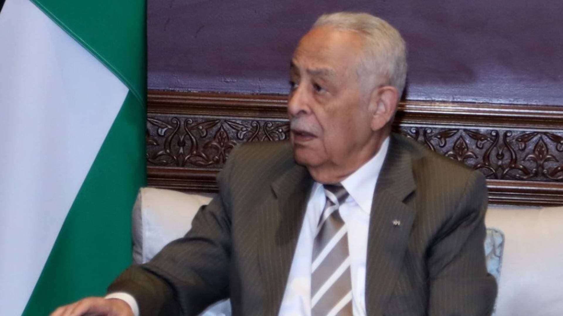 مندوبا عن الملك وولي العهد.. العيسوي يطمئن على صحة ضابط صف أصيب بمداهمة أمنية لمطلوب خطير بقضايا مخدرات