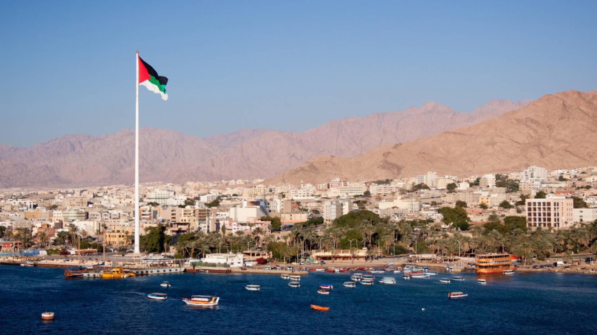182 باخرة أمت موانئ العقبة منذ مطلع آذار… وحركة التزويد لم تتأثر بتوترات المنطقة